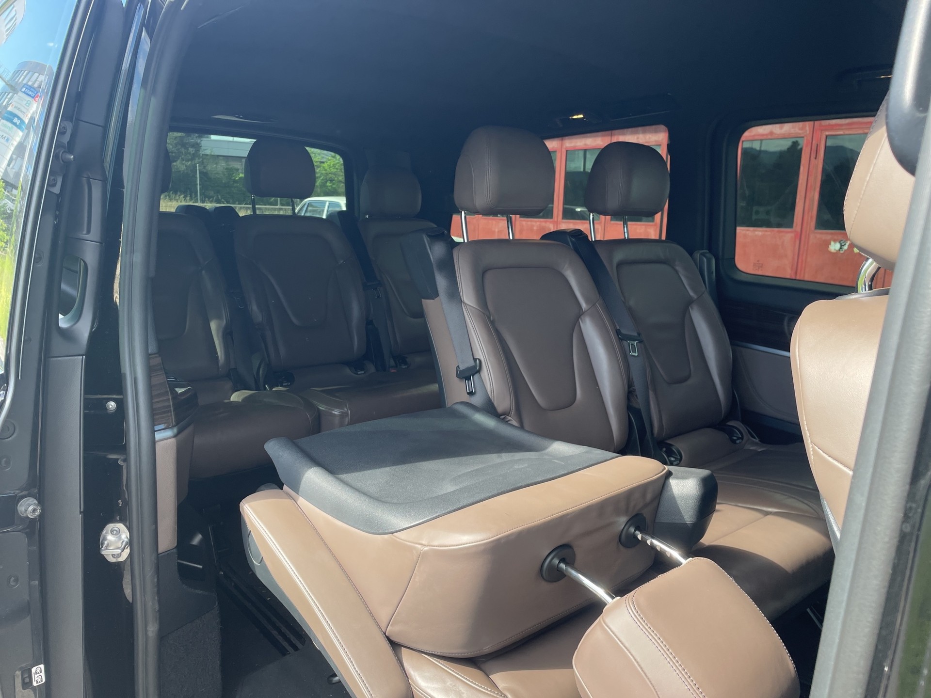 MERCEDES-BENZ V 300 d AMG Line Extralang-image-16