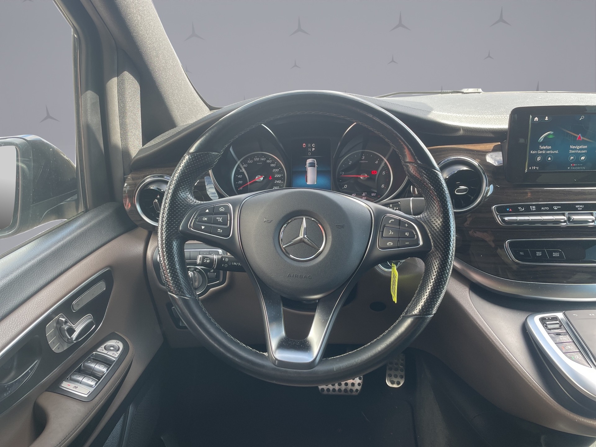 MERCEDES-BENZ V 300 d AMG Line Extralang-image-21