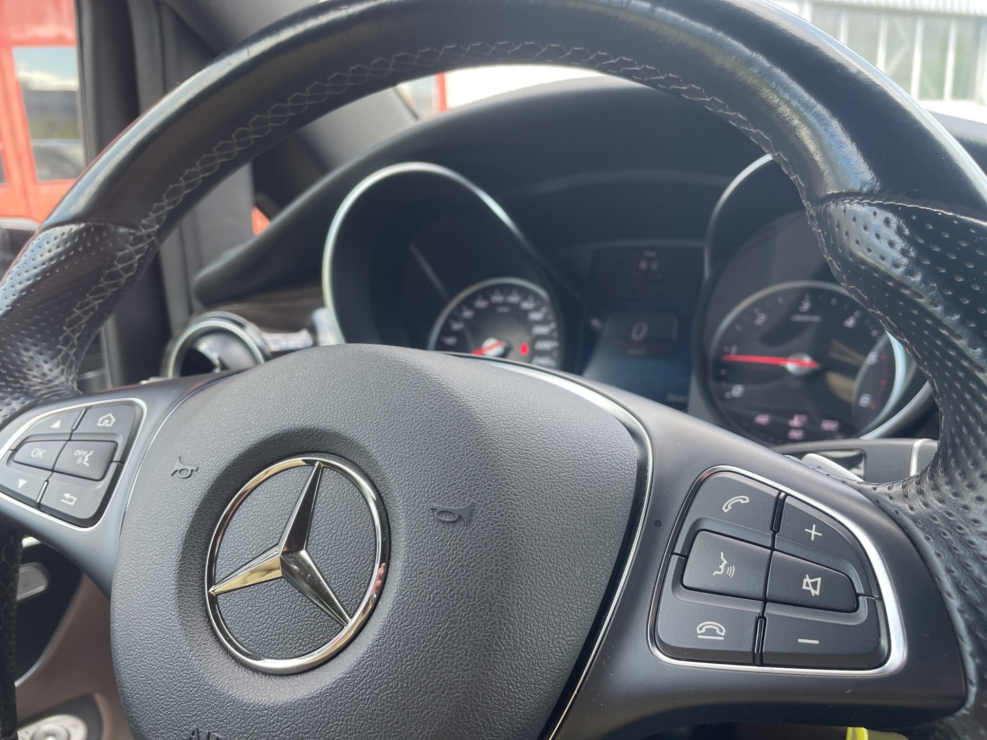 MERCEDES-BENZ V 300 d AMG Line Extralang-image-19