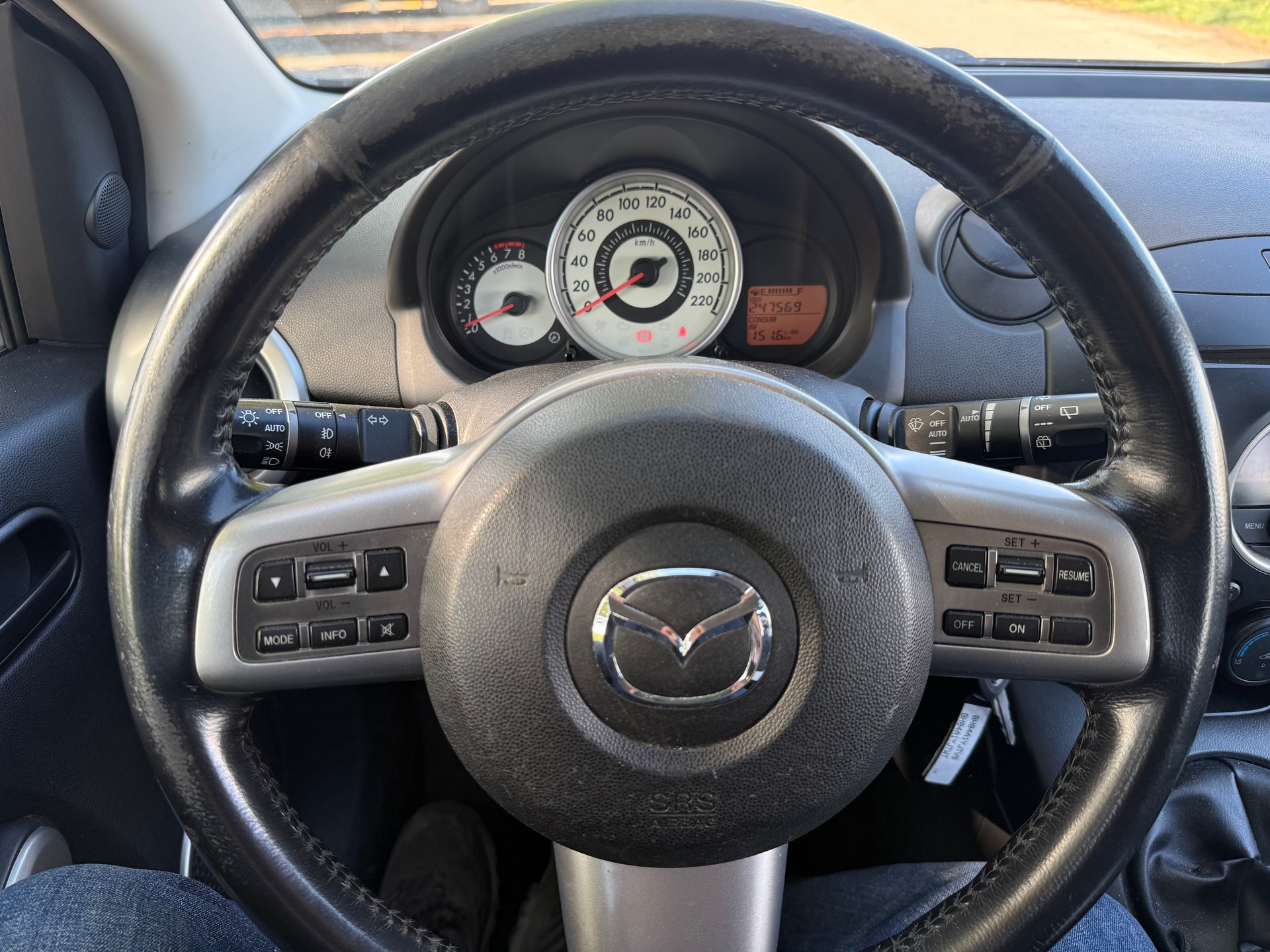 MAZDA 2 1.5i 16V Sport-image-12