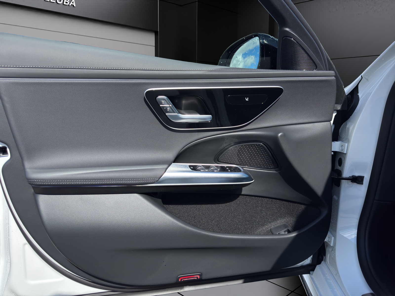 MERCEDES-BENZ E 220 d T 4Matic 9G-Tronic-image-6