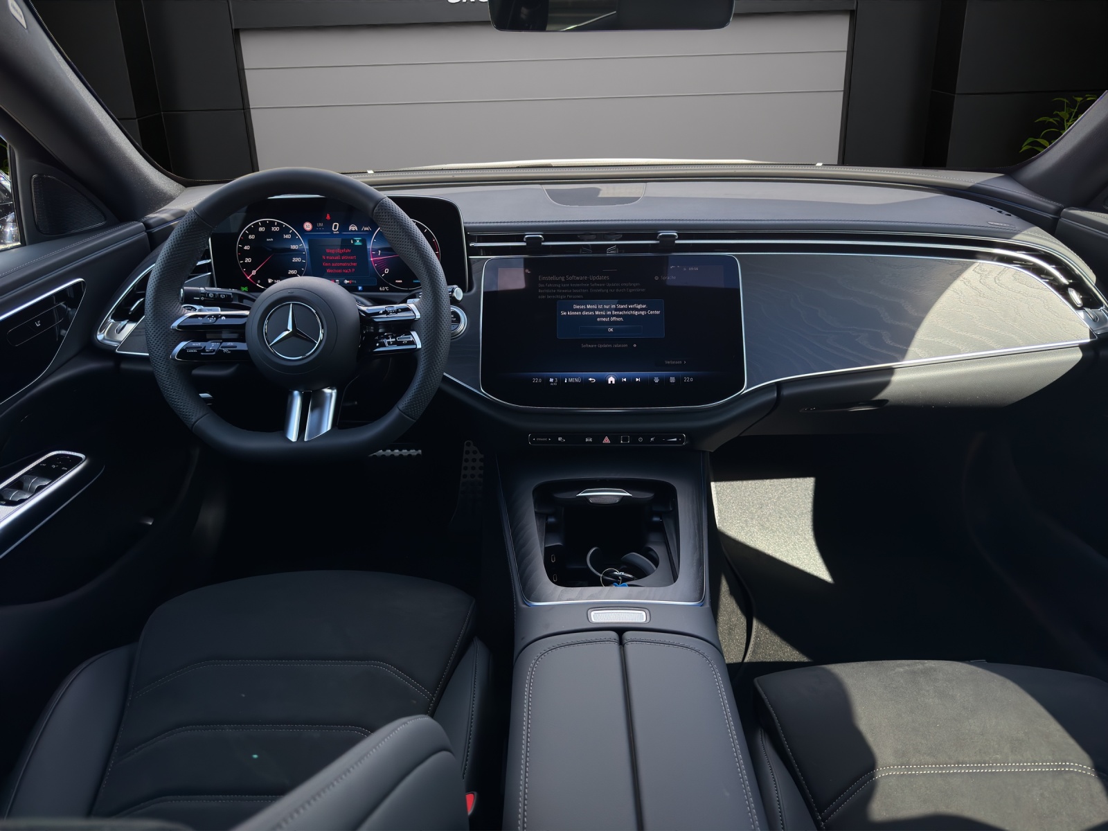 MERCEDES-BENZ E 220 d T 4Matic 9G-Tronic-image-12