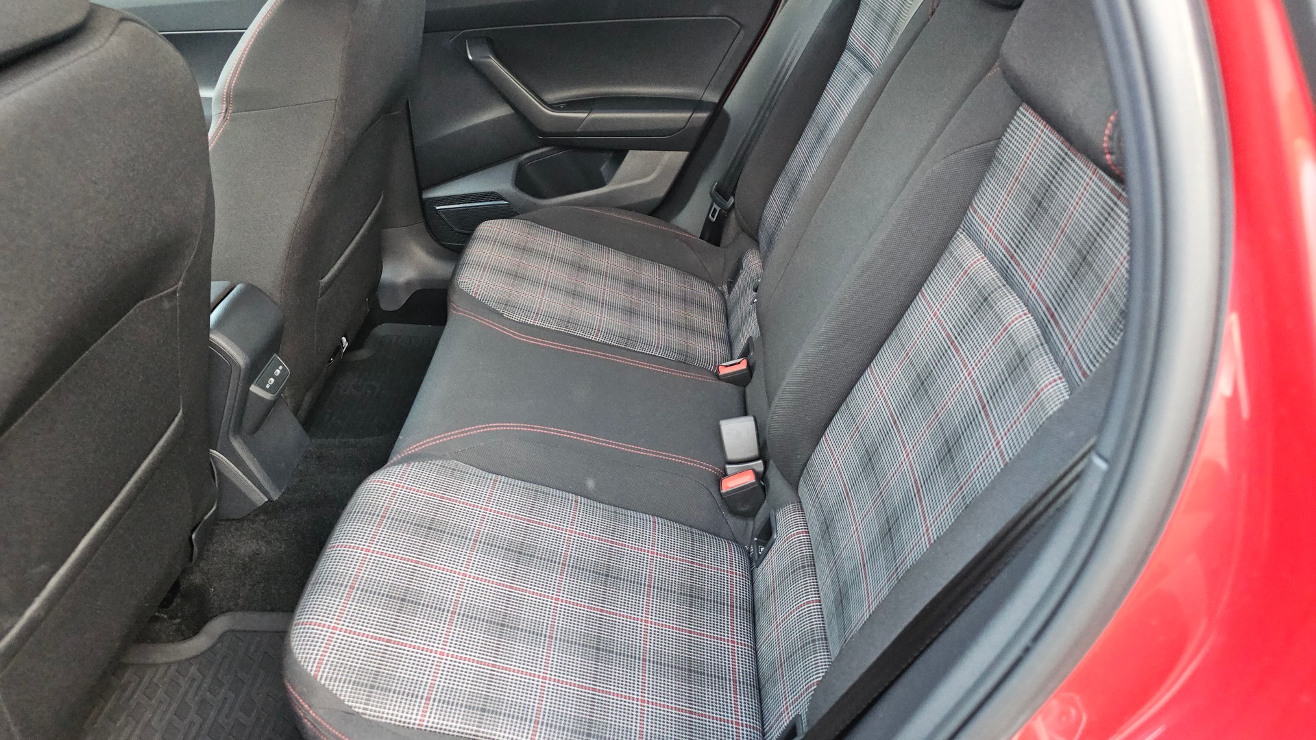 VW Polo 2.0 TSI GTI DSG-image-9