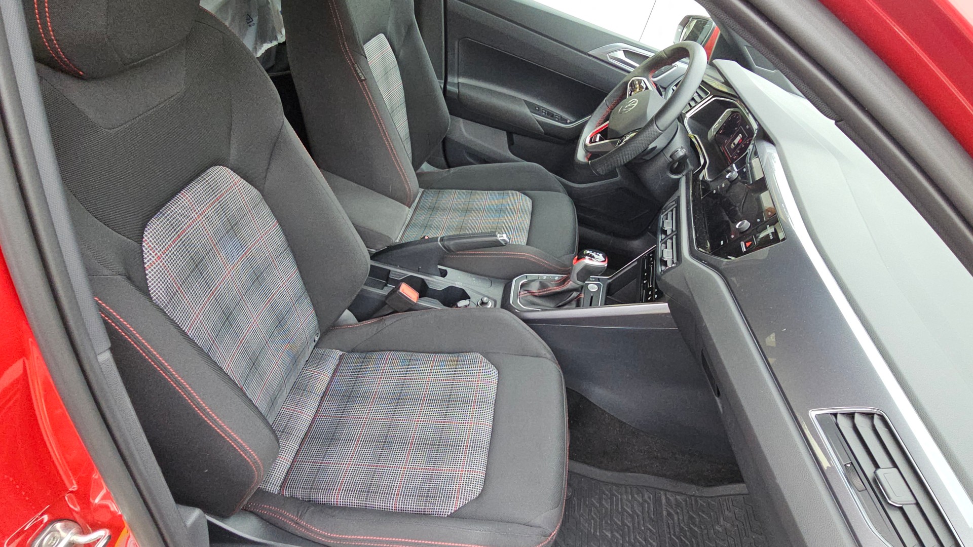 VW Polo 2.0 TSI GTI DSG-image-7