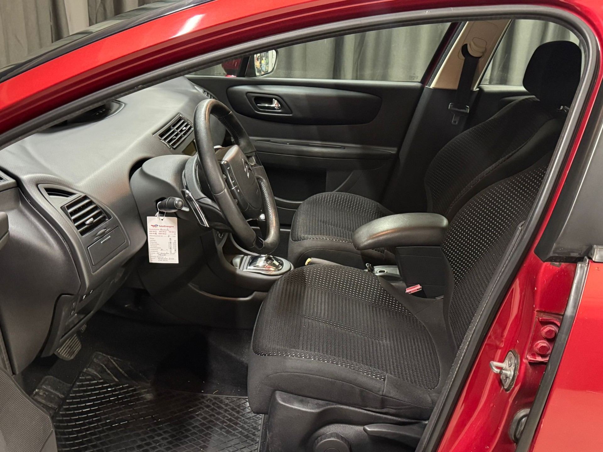 CITROEN C4 Berline 1.6 16V HDi VTR (Pack) Automatic-image-6