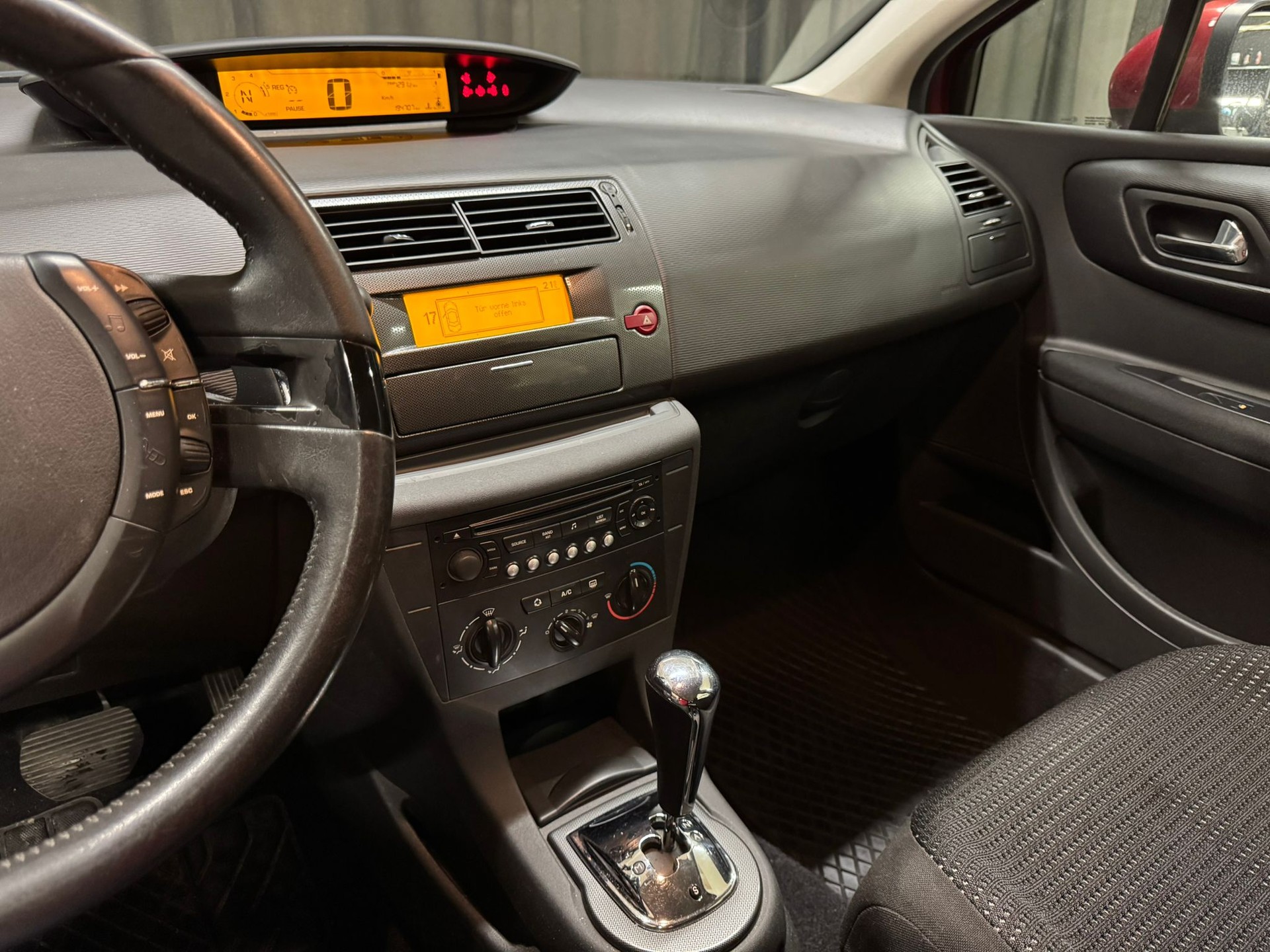 CITROEN C4 Berline 1.6 16V HDi VTR (Pack) Automatic-image-7