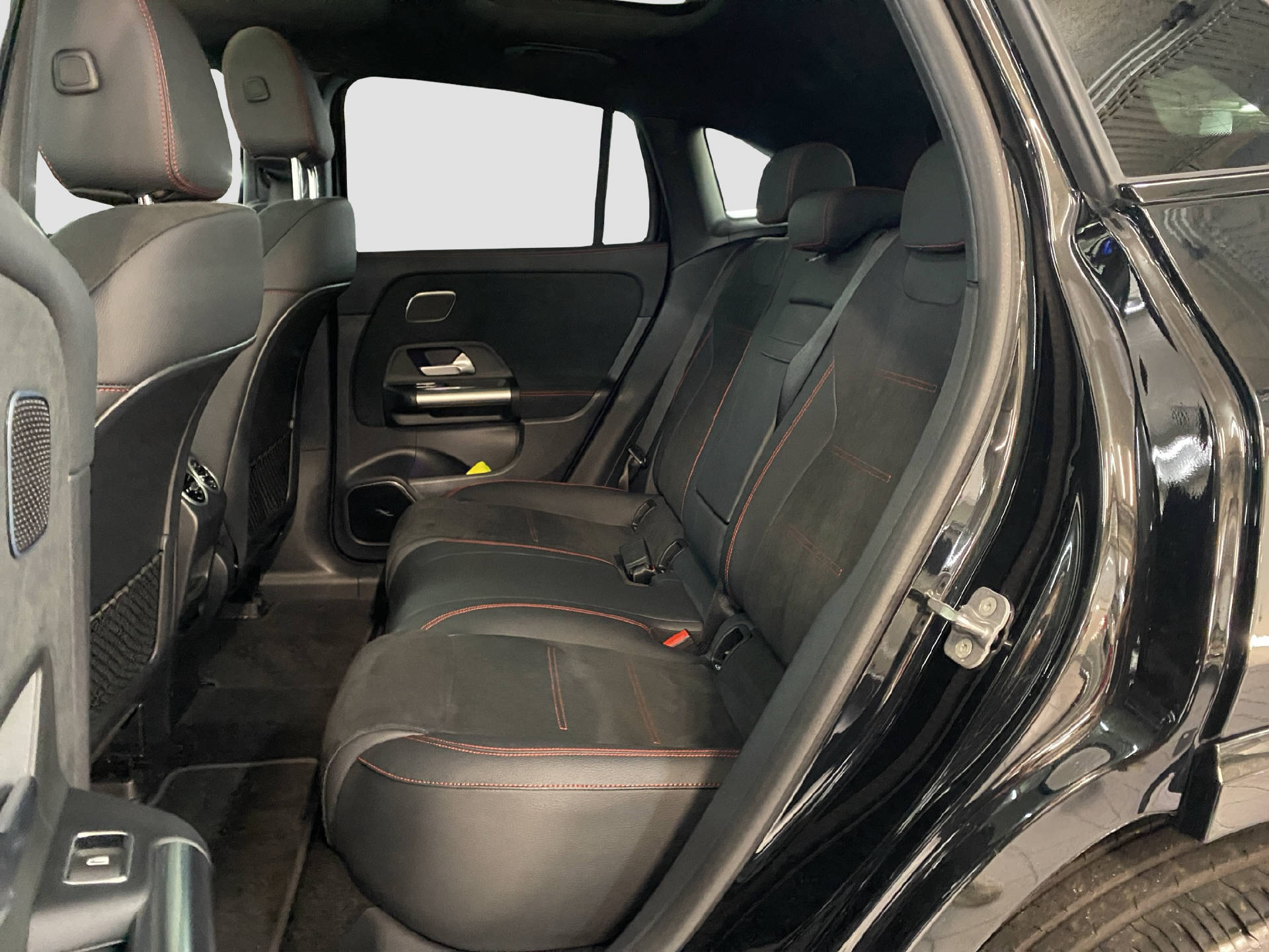 MERCEDES-BENZ EQA 350 Swiss Star AMG Line 4MATIC-image-12