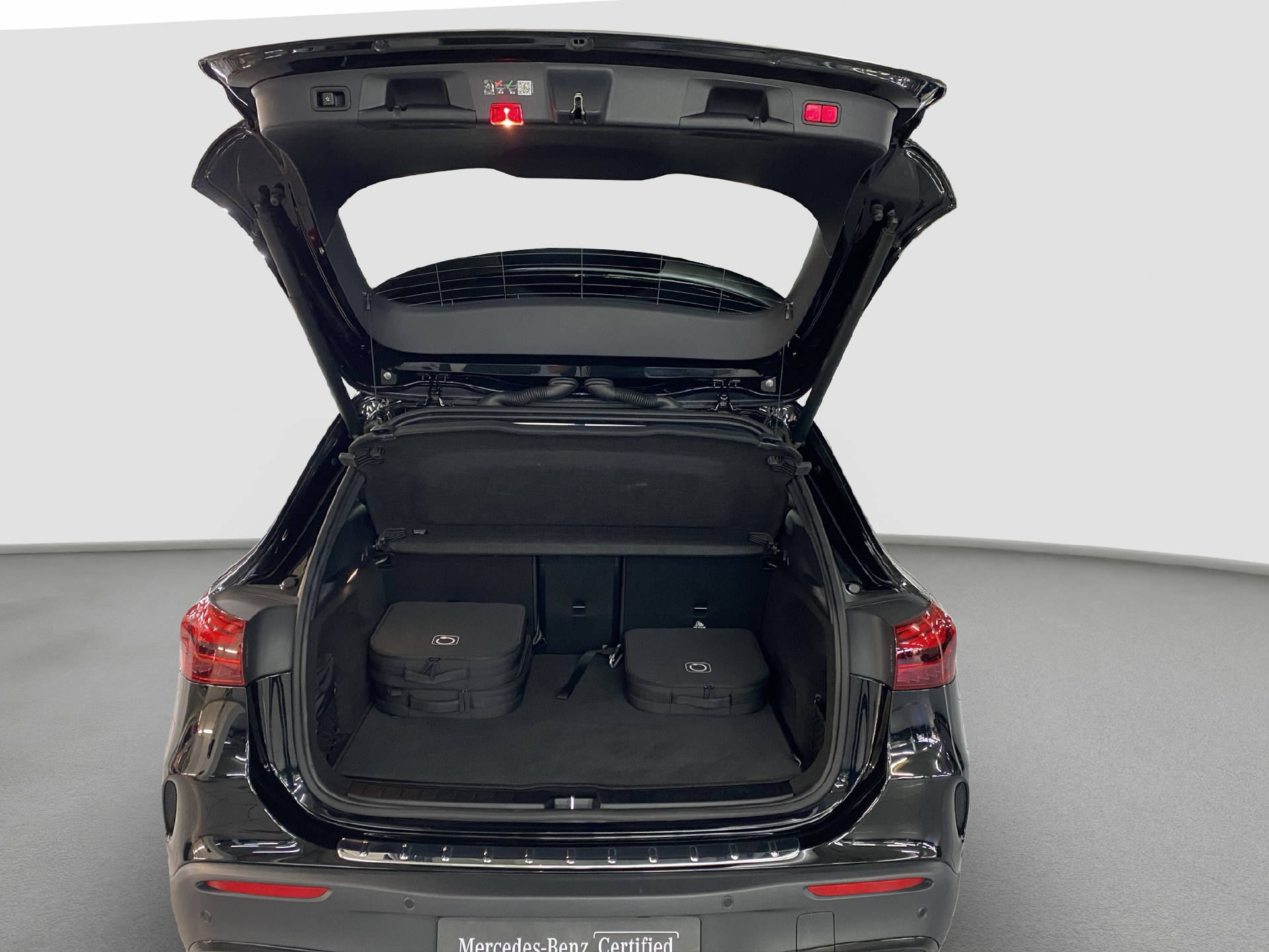 MERCEDES-BENZ EQA 350 Swiss Star AMG Line 4MATIC-image-13