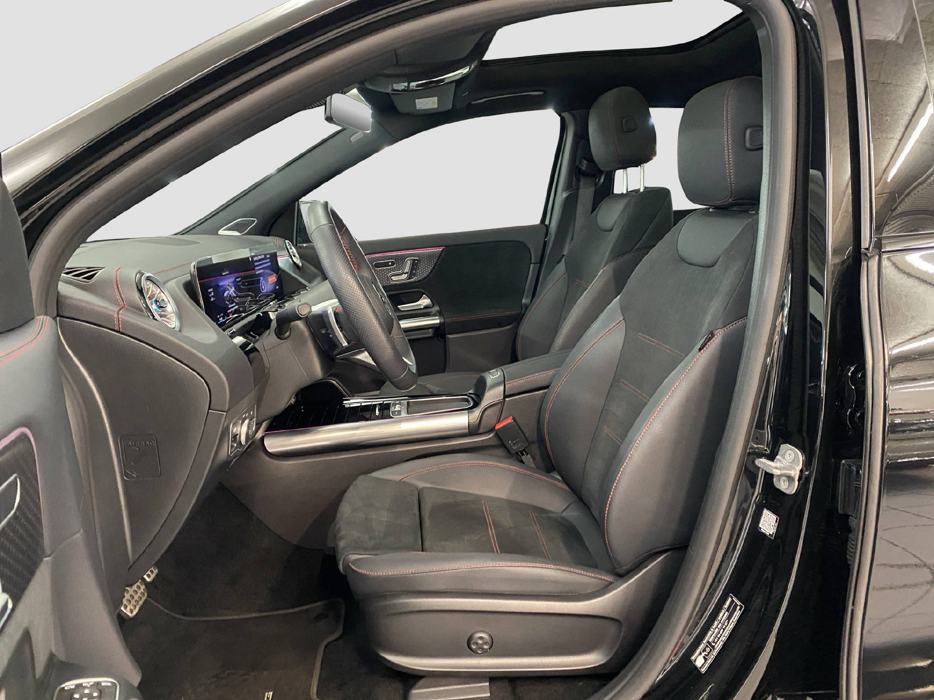 MERCEDES-BENZ EQA 350 Swiss Star AMG Line 4MATIC-image-7