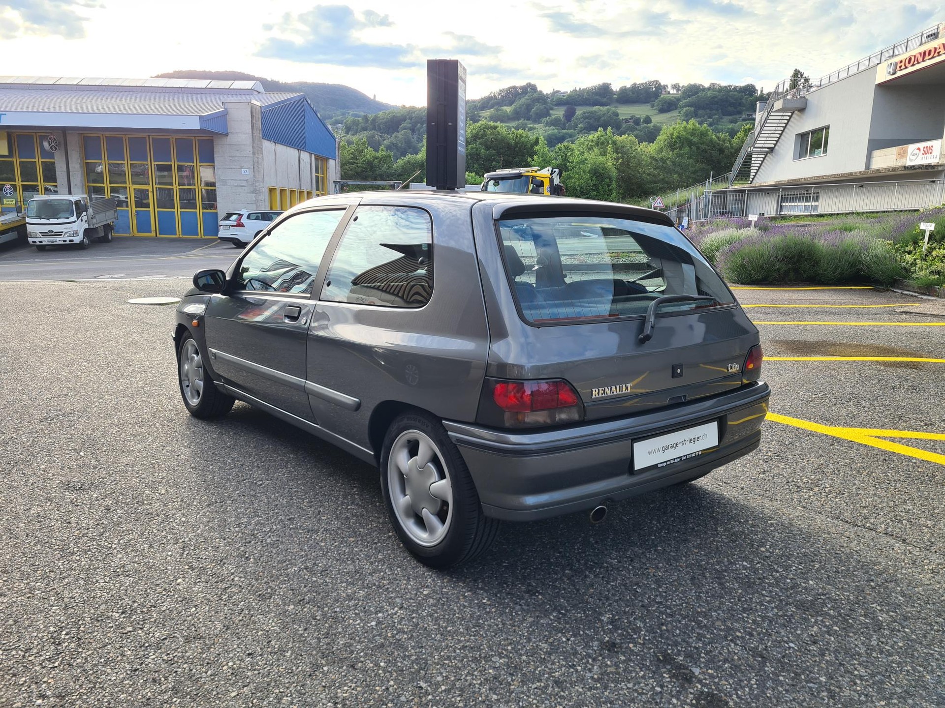 RENAULT Clio 1.8 16V-image-3