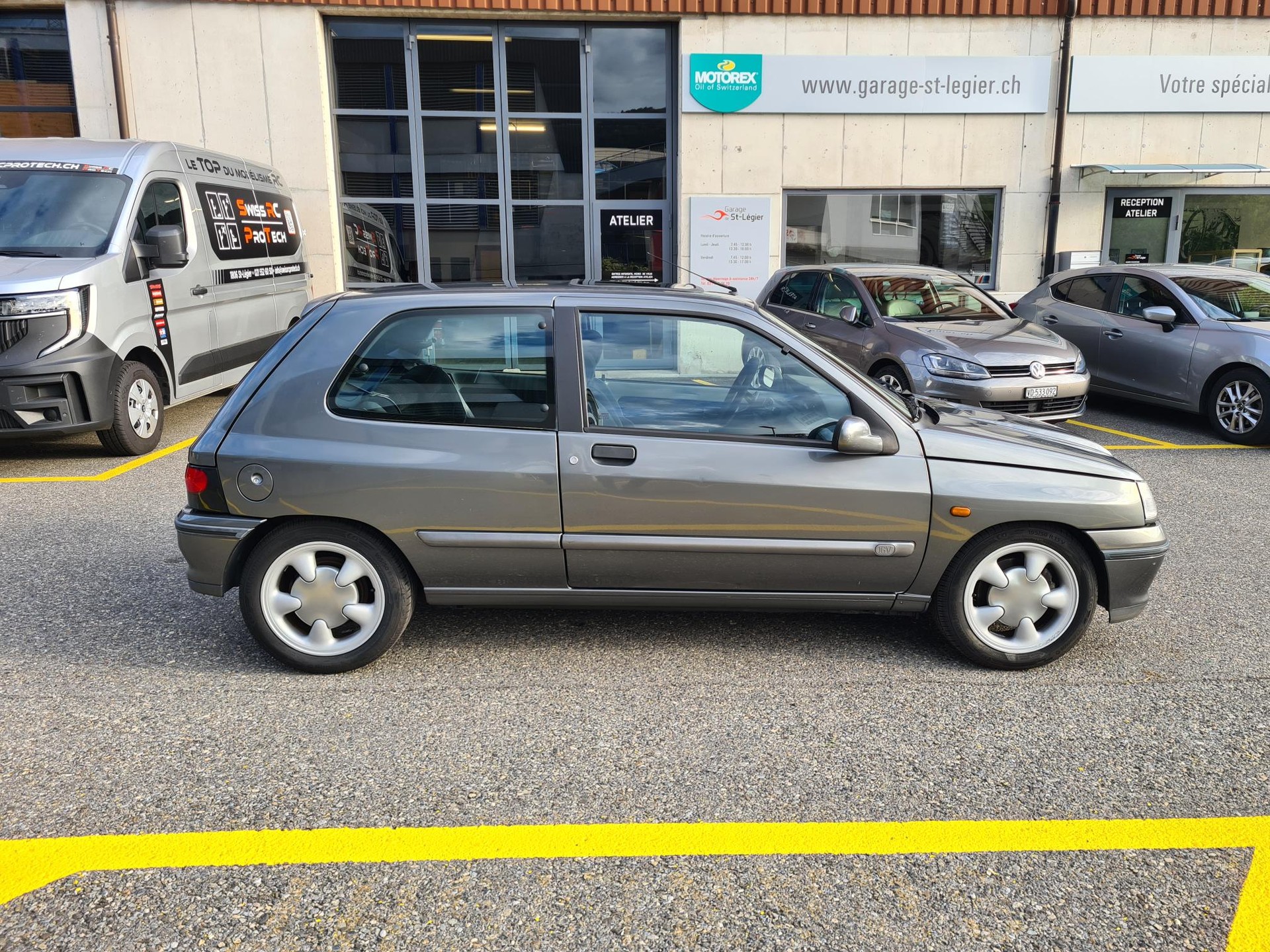 RENAULT Clio 1.8 16V-image-5