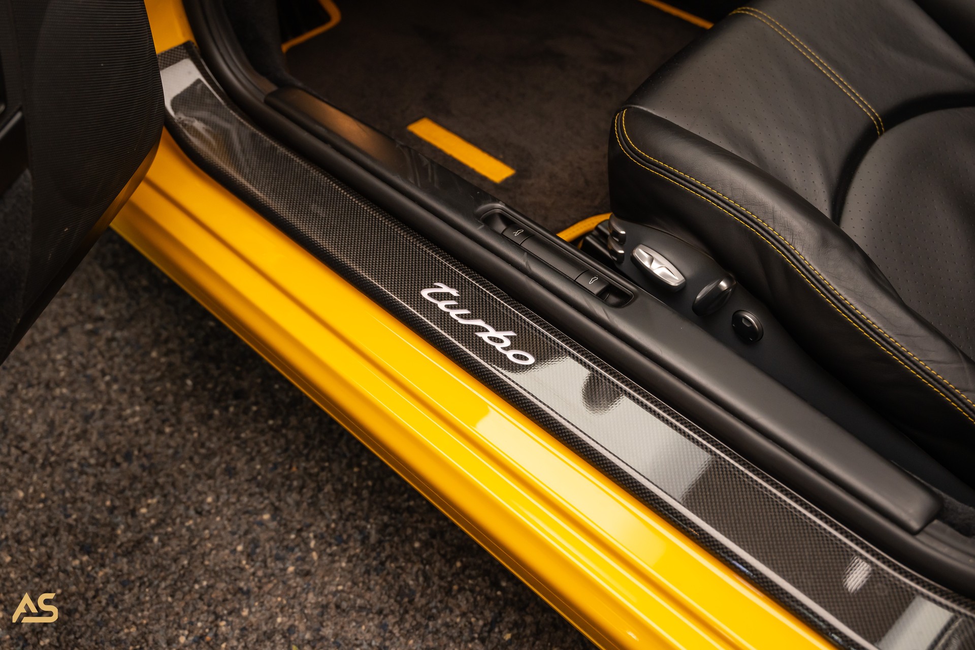 PORSCHE 911 Turbo Coupé (997) *SPEED YELLOW* Porsche Exclusive Sonderbestellung mit Porsche Classic Zertifikat-image-13