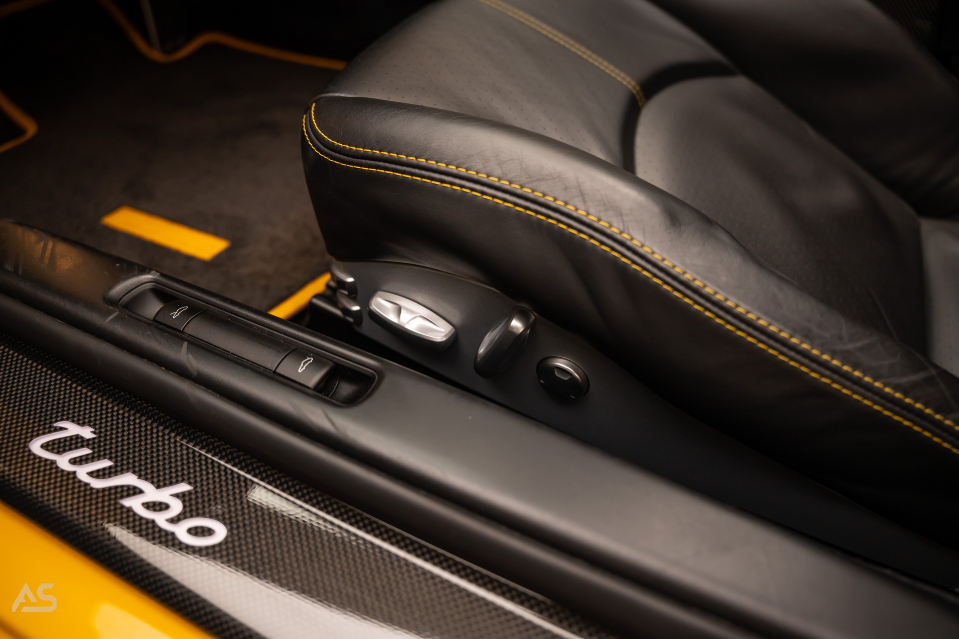 PORSCHE 911 Turbo Coupé (997) *SPEED YELLOW* Porsche Exclusive Sonderbestellung mit Porsche Classic Zertifikat-image-14