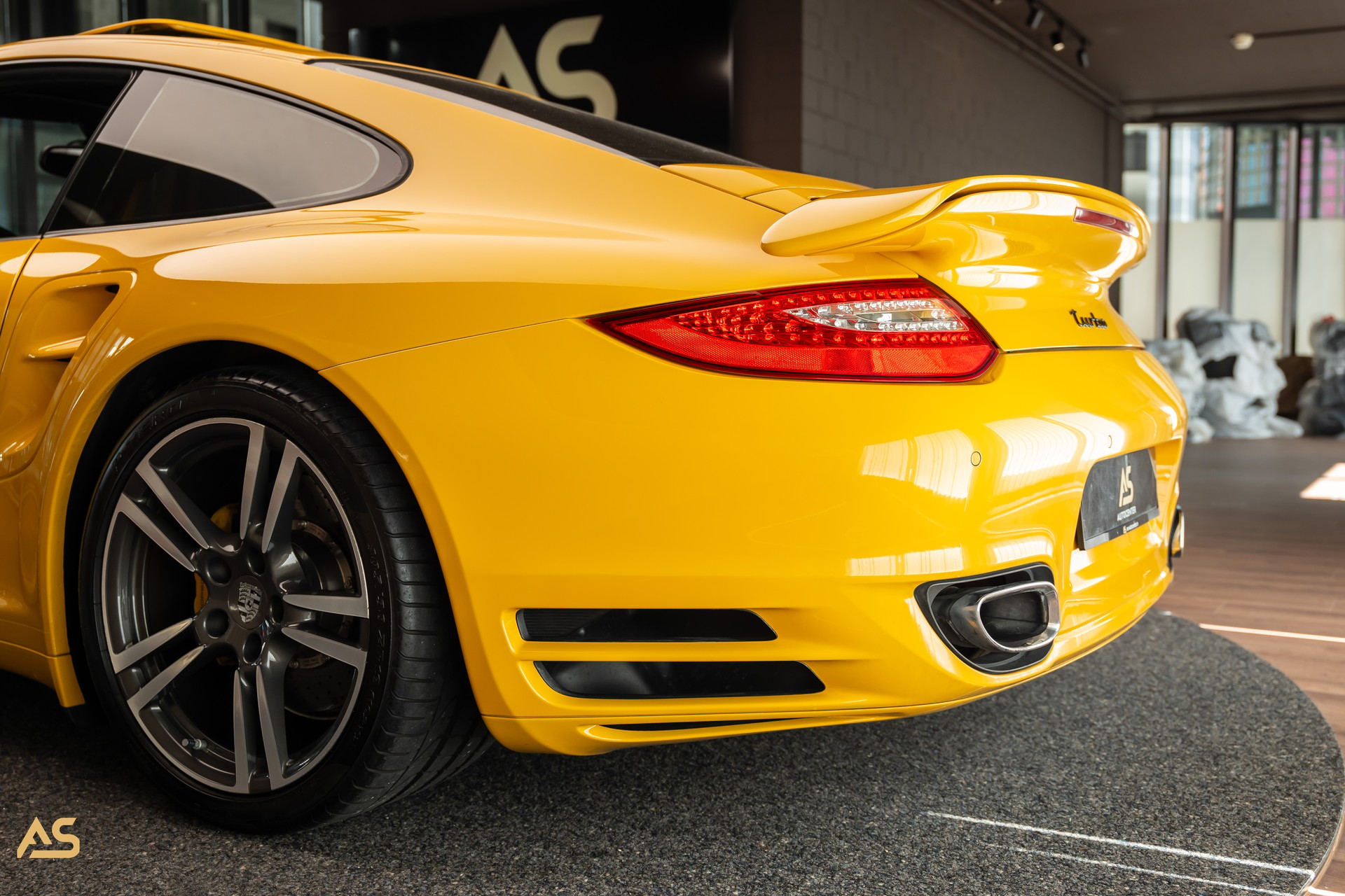 PORSCHE 911 Turbo Coupé (997) *SPEED YELLOW* Porsche Exclusive Sonderbestellung mit Porsche Classic Zertifikat-image-5
