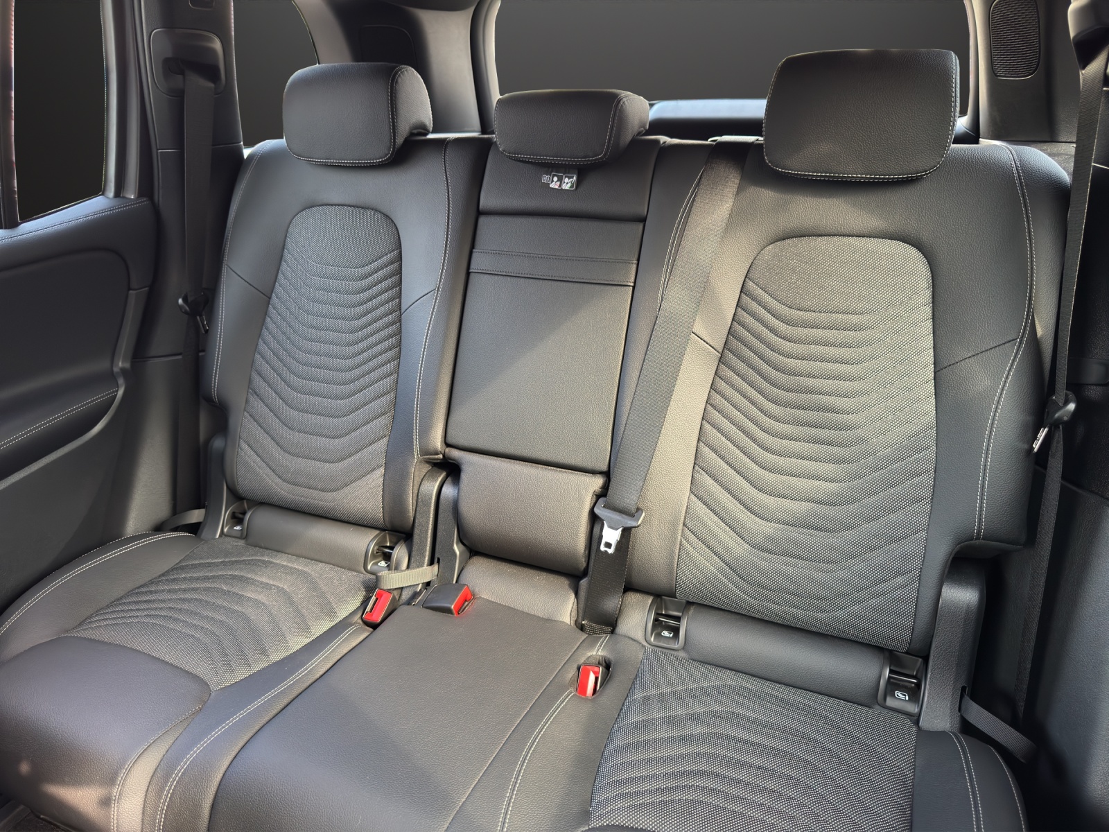 MERCEDES-BENZ GLB 220 d 4M 8G-Tronic-image-14
