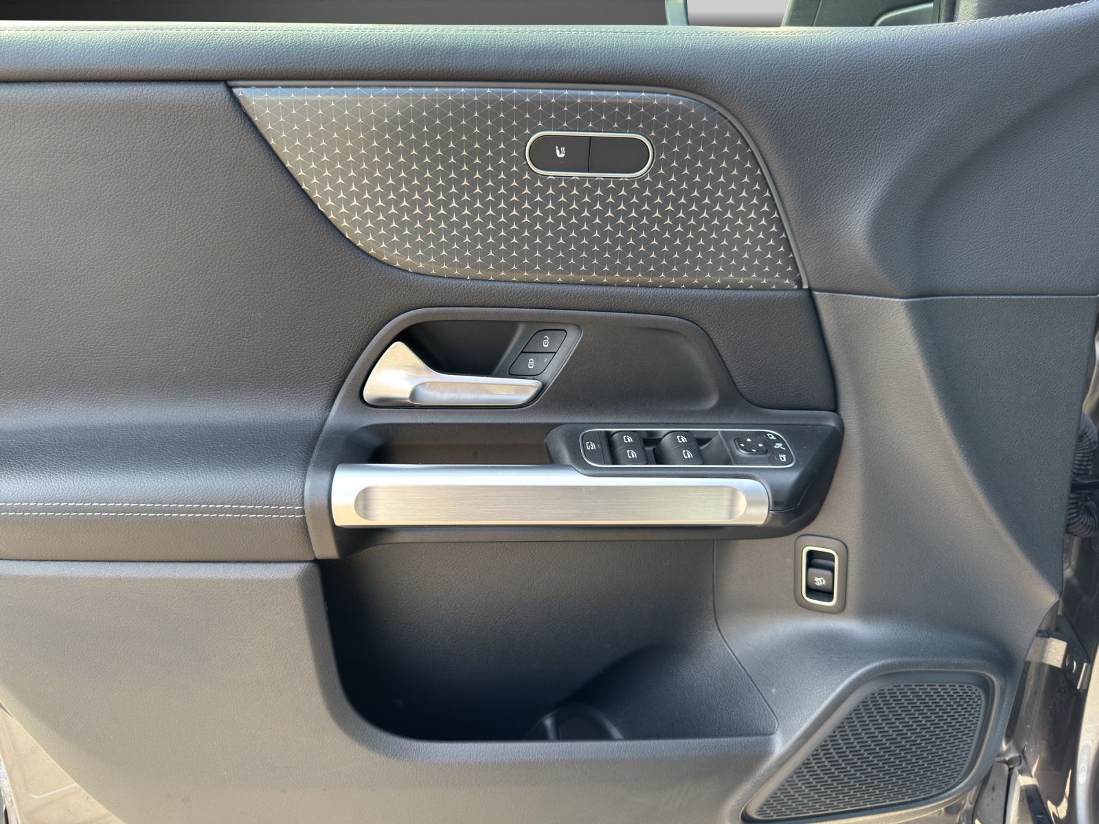 MERCEDES-BENZ GLB 220 d 4M 8G-Tronic-image-12