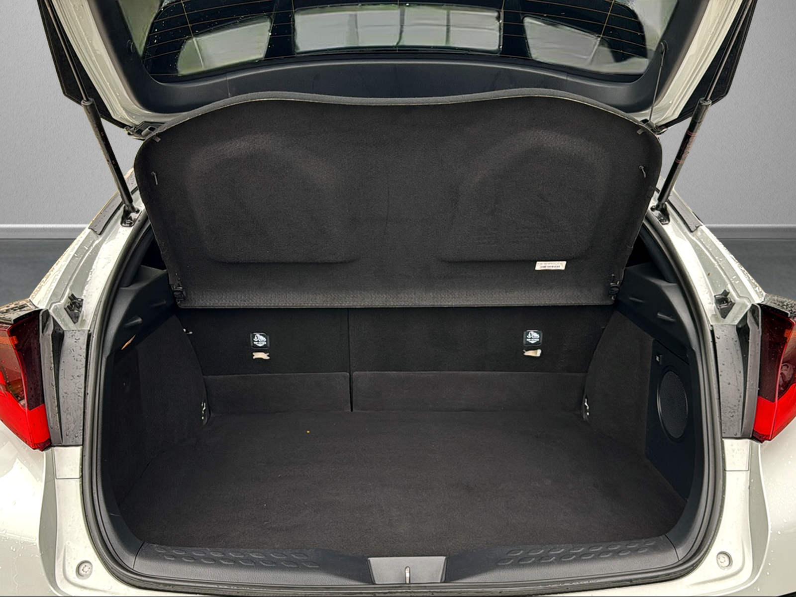 TOYOTA C-HR 2.0 VVTi HSD GR Sport-image-9