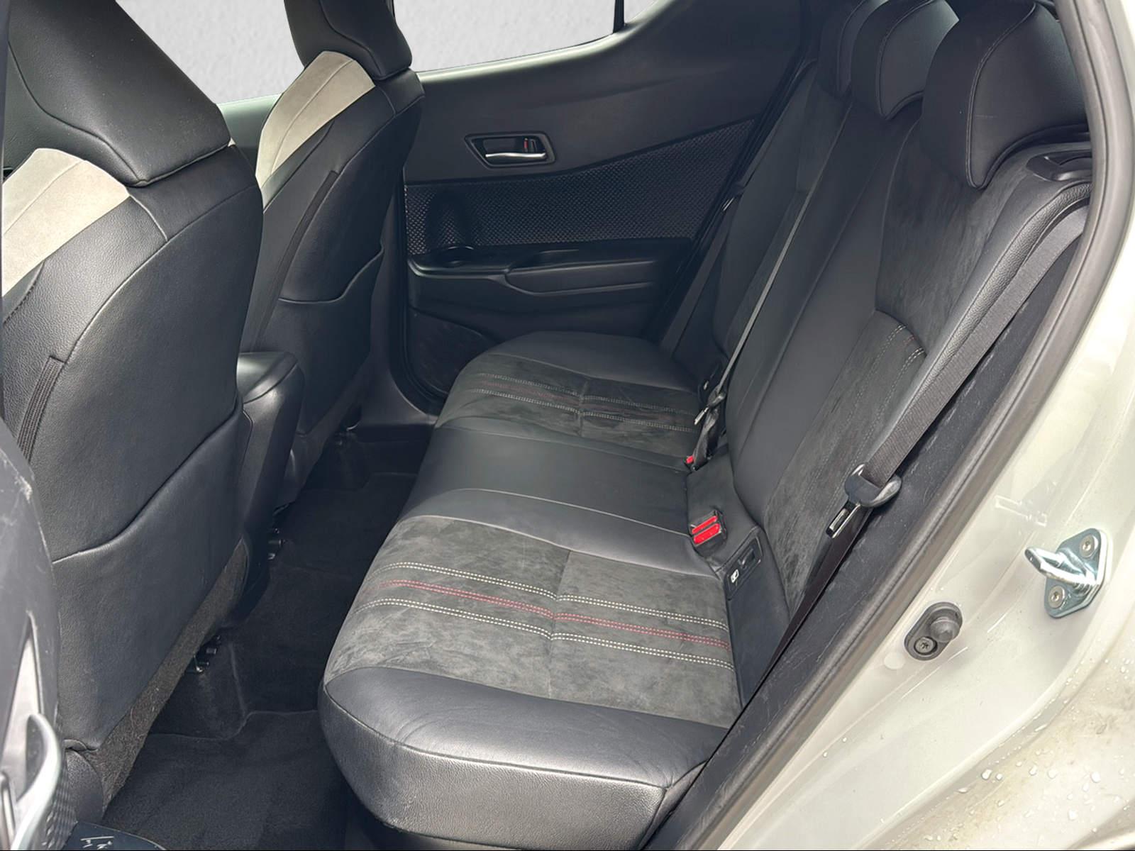 TOYOTA C-HR 2.0 VVTi HSD GR Sport-image-11