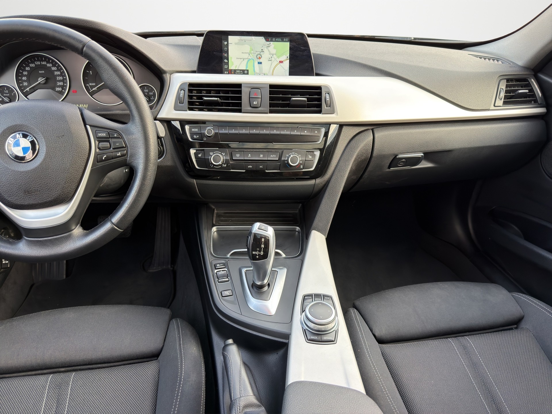 BMW 320d xDrive Touring Edition Luxury Line Steptronic-image-12