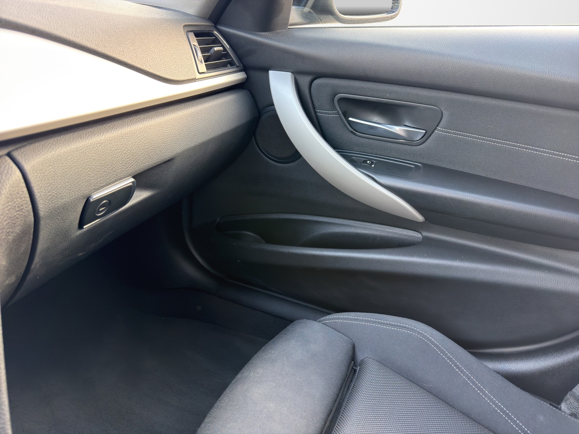 BMW 320d xDrive Touring Edition Luxury Line Steptronic-image-14