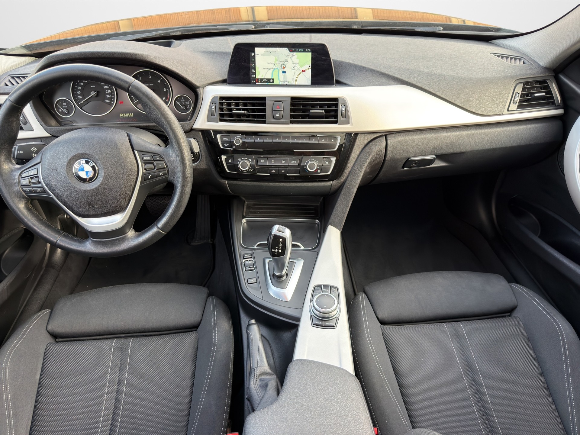 BMW 320d xDrive Touring Edition Luxury Line Steptronic-image-13