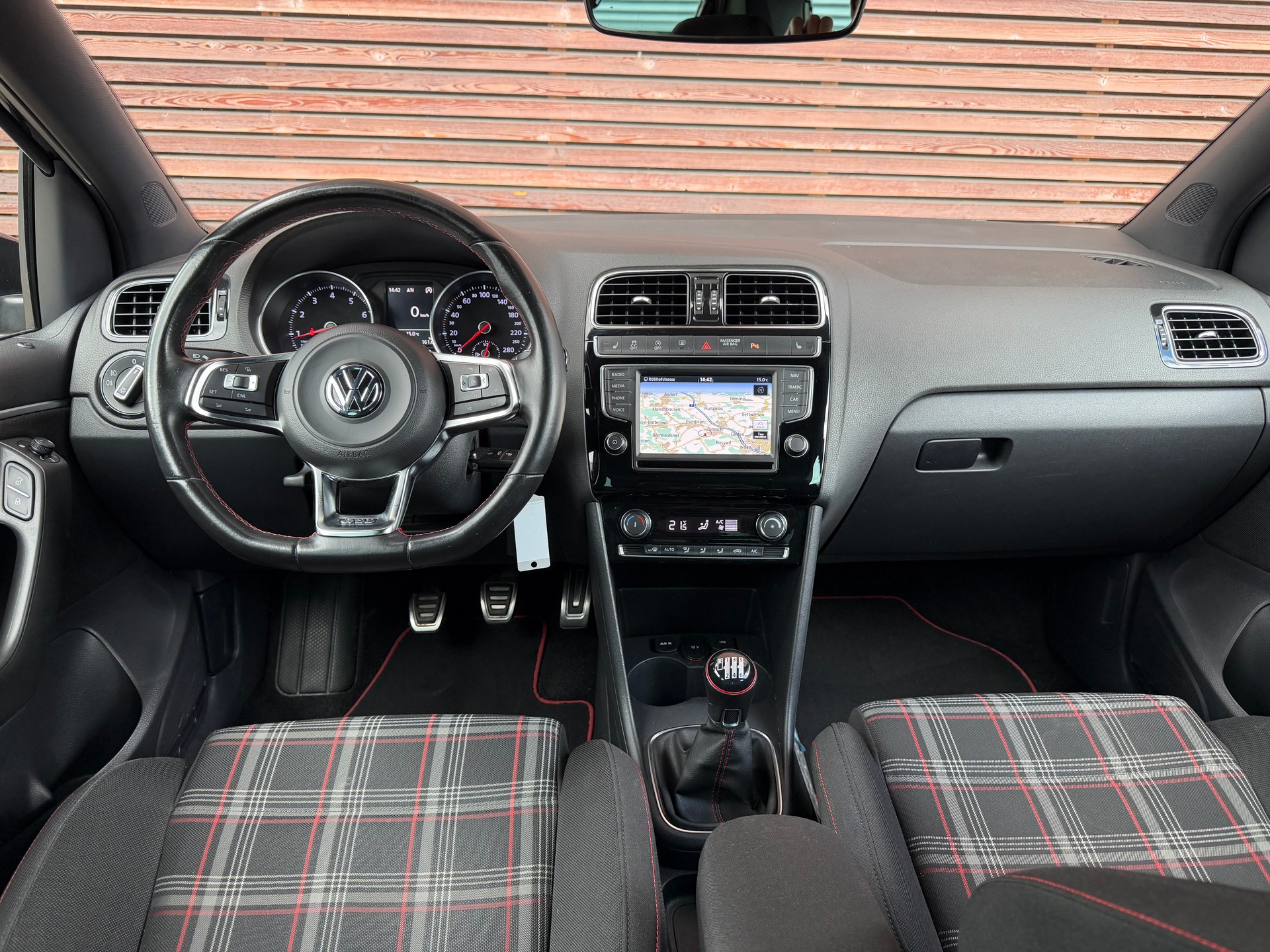 VW Polo 1.8 TSI GTI-image-9