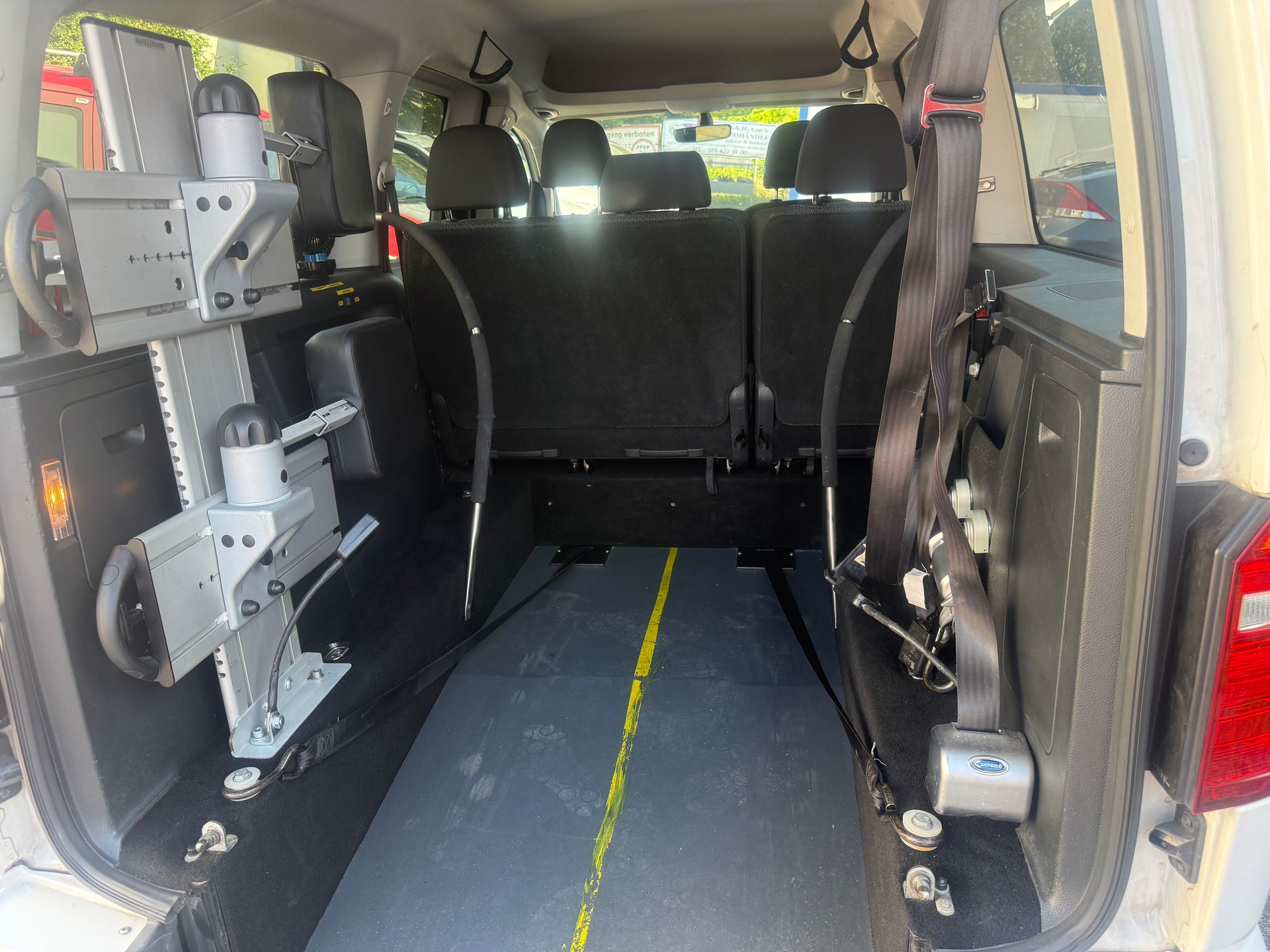 VW Caddy Maxi 2.0TDI BlueMotion Technology DSG-image-8