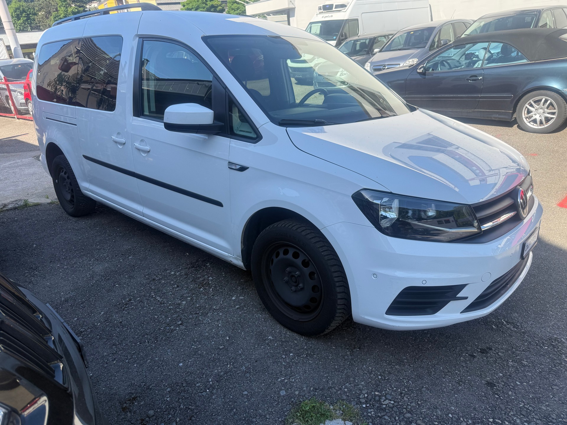 VW Caddy Maxi 2.0TDI BlueMotion Technology DSG-image-2