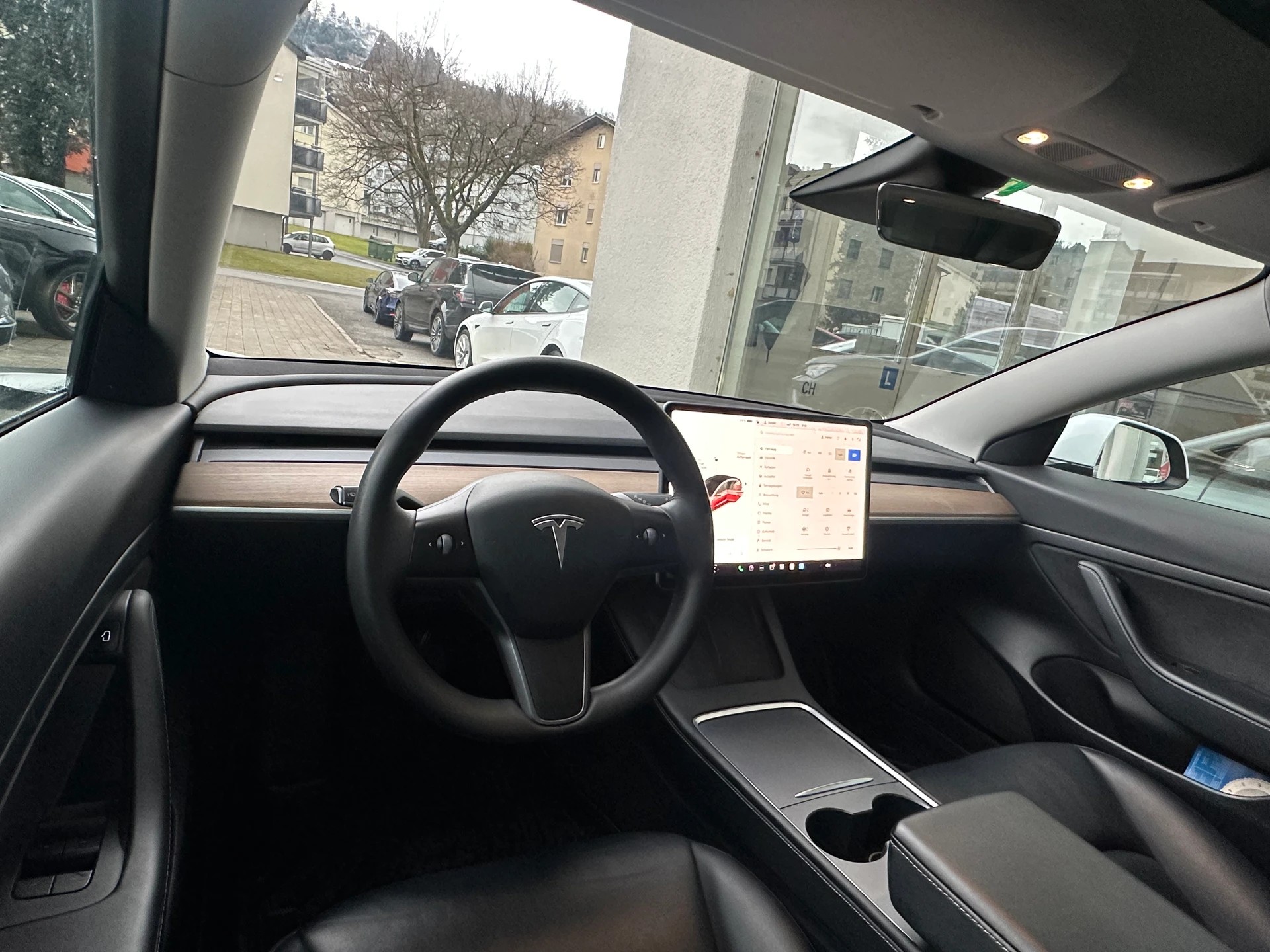 TESLA Model 3-image-5