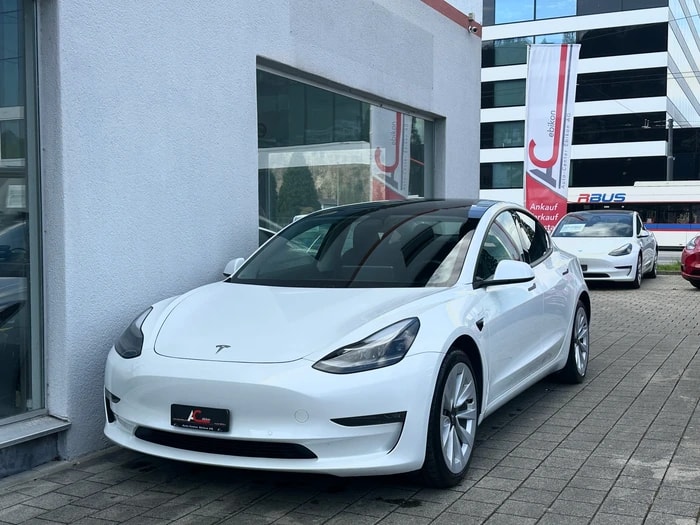 TESLA Model 3-image-11