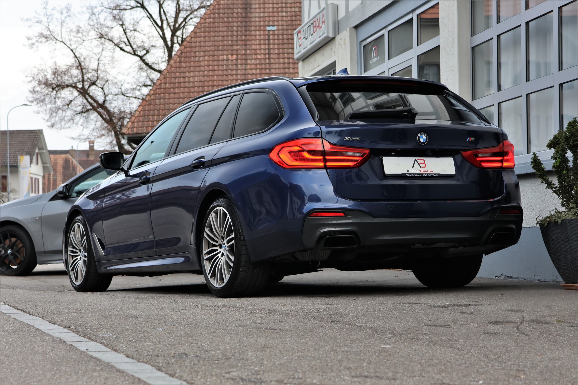 BMW M550d xDrive Touring Steptronic (CH) + 2.0T AHK-showroom-element-2