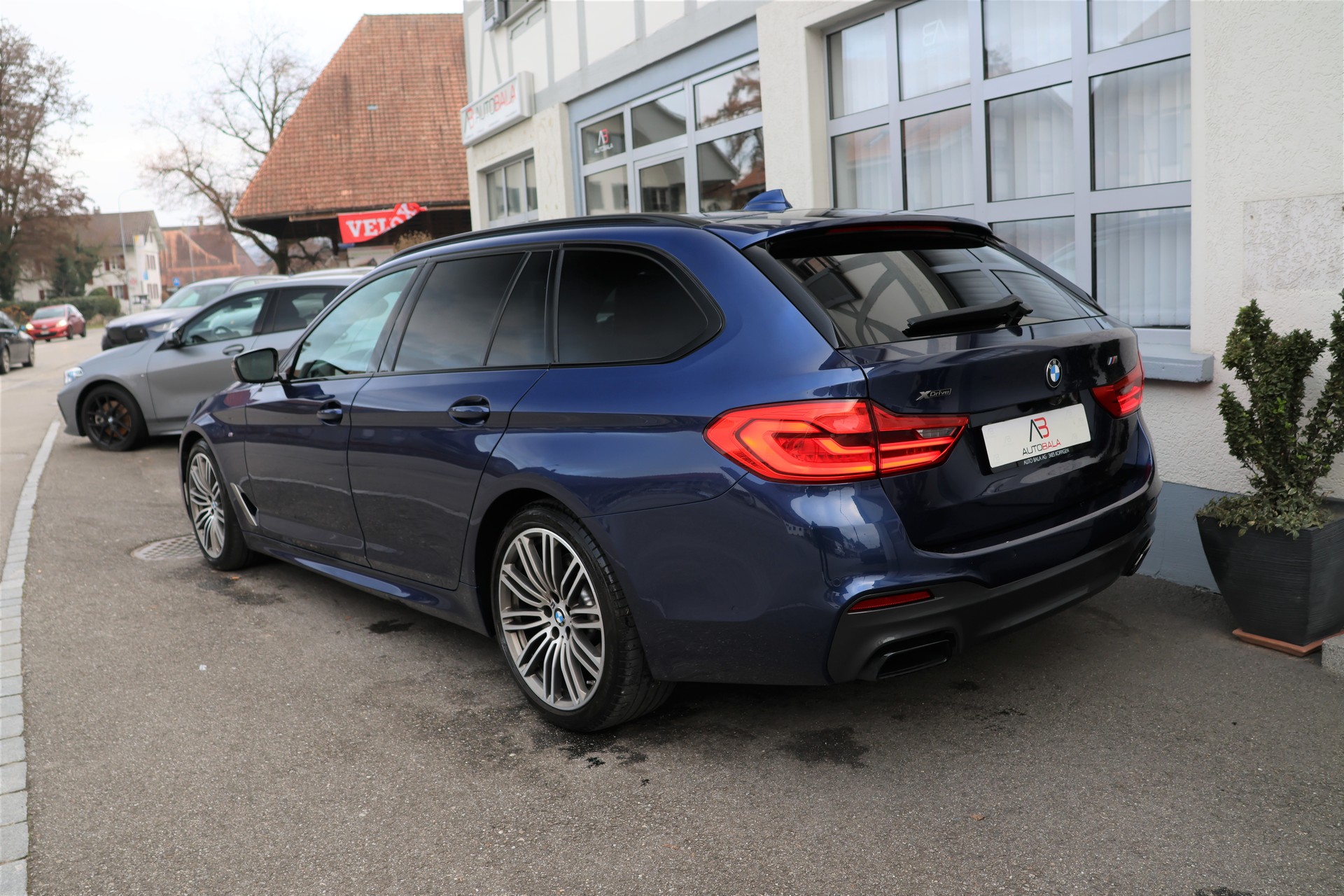 BMW M550d xDrive Touring Steptronic (CH) + 2.0T AHK-image-4