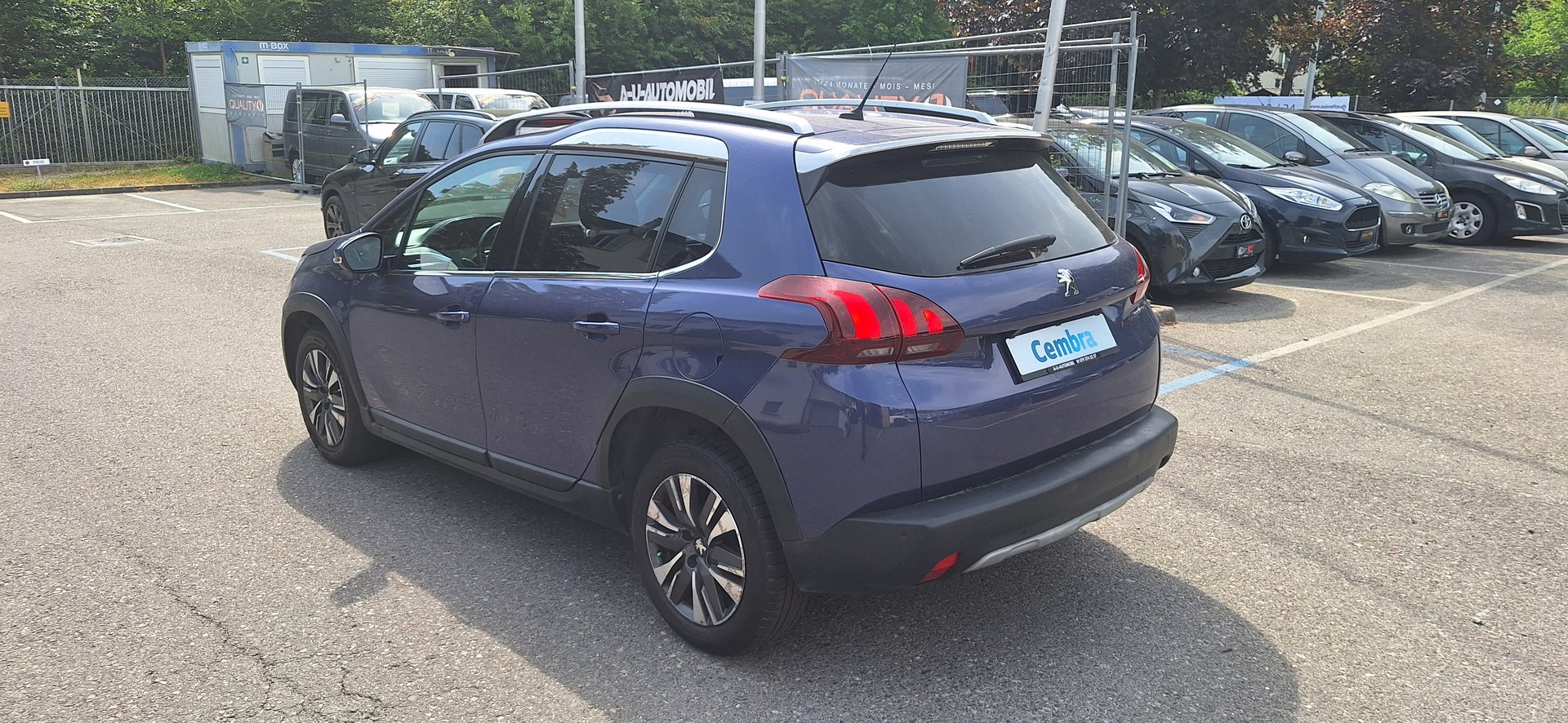 PEUGEOT 2008 1.2 PureTech Style EAT6-showroom-element-3