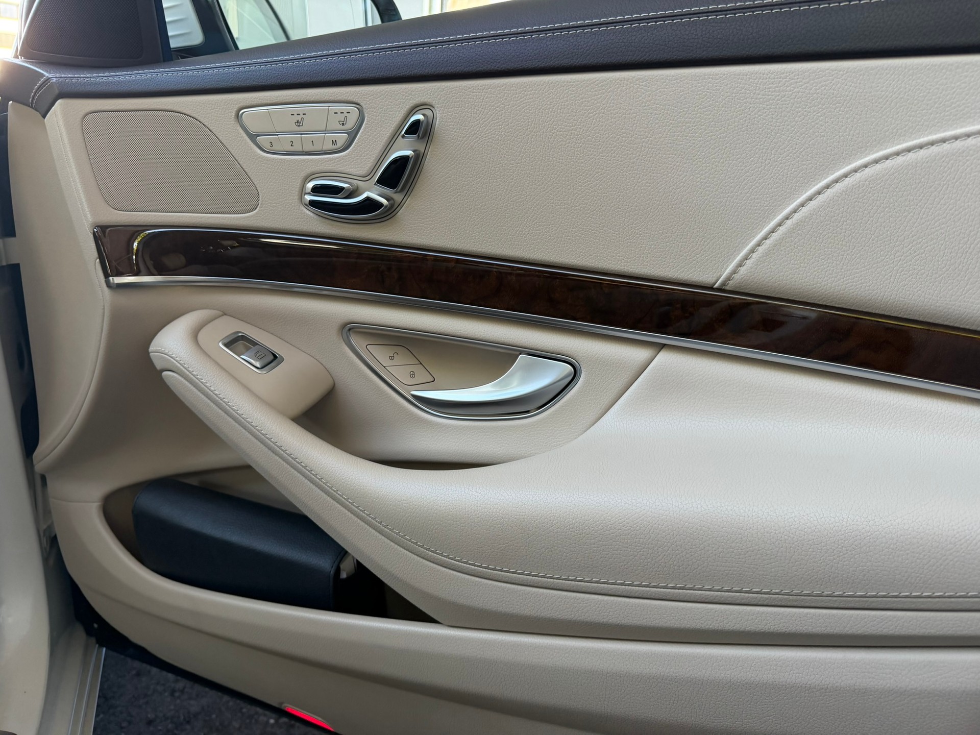 MERCEDES-BENZ S 500 L 4Matic 7G-Tronic-image-12