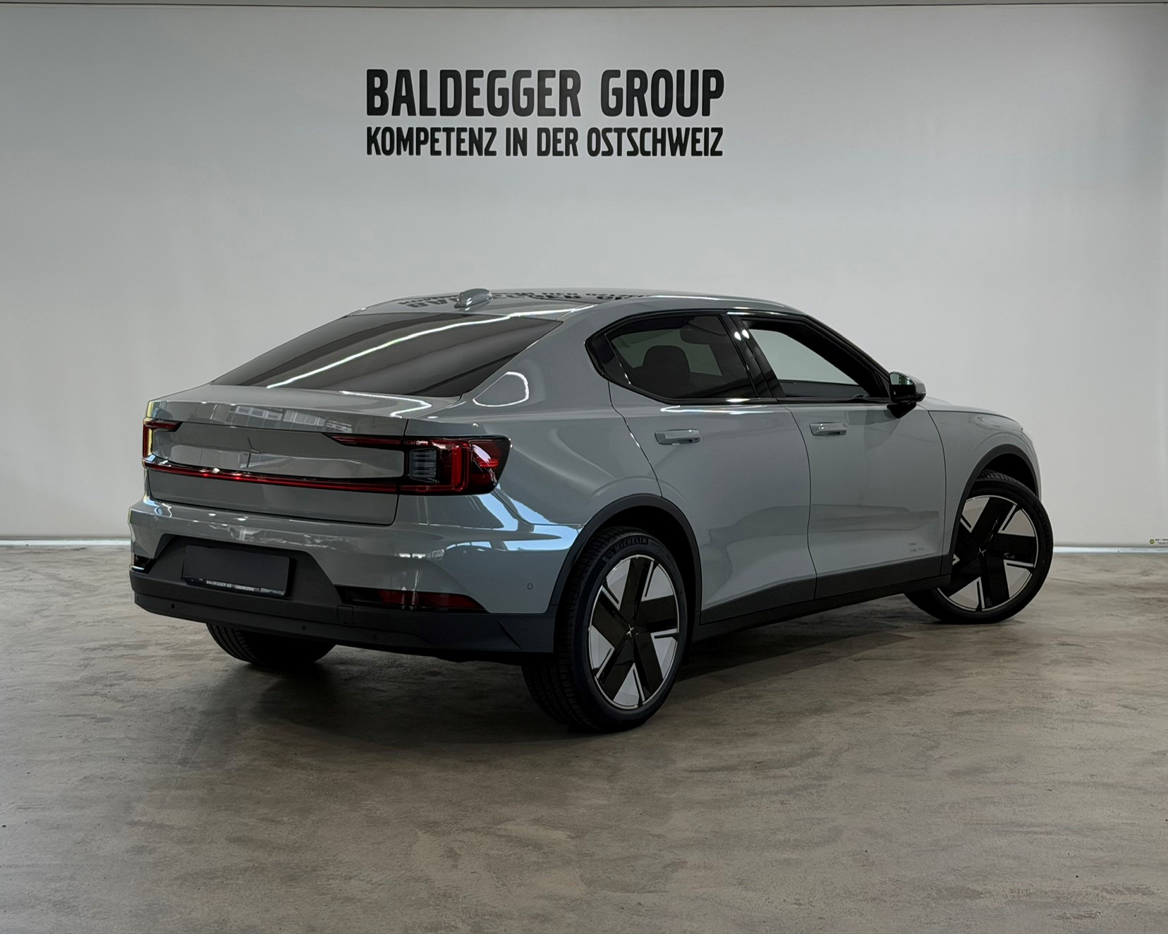 POLESTAR 2 Long Range Dual Motor Prime-showroom-element-2