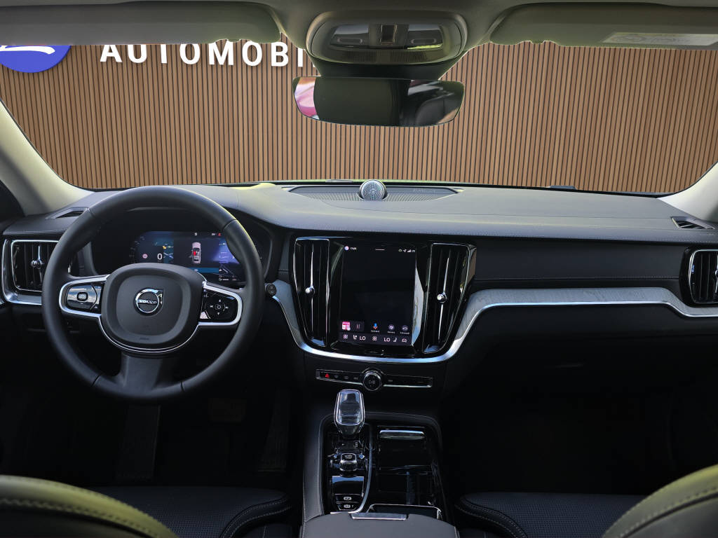 VOLVO V60 2.0 T6 TE Ultra Bright eAWD-image-15
