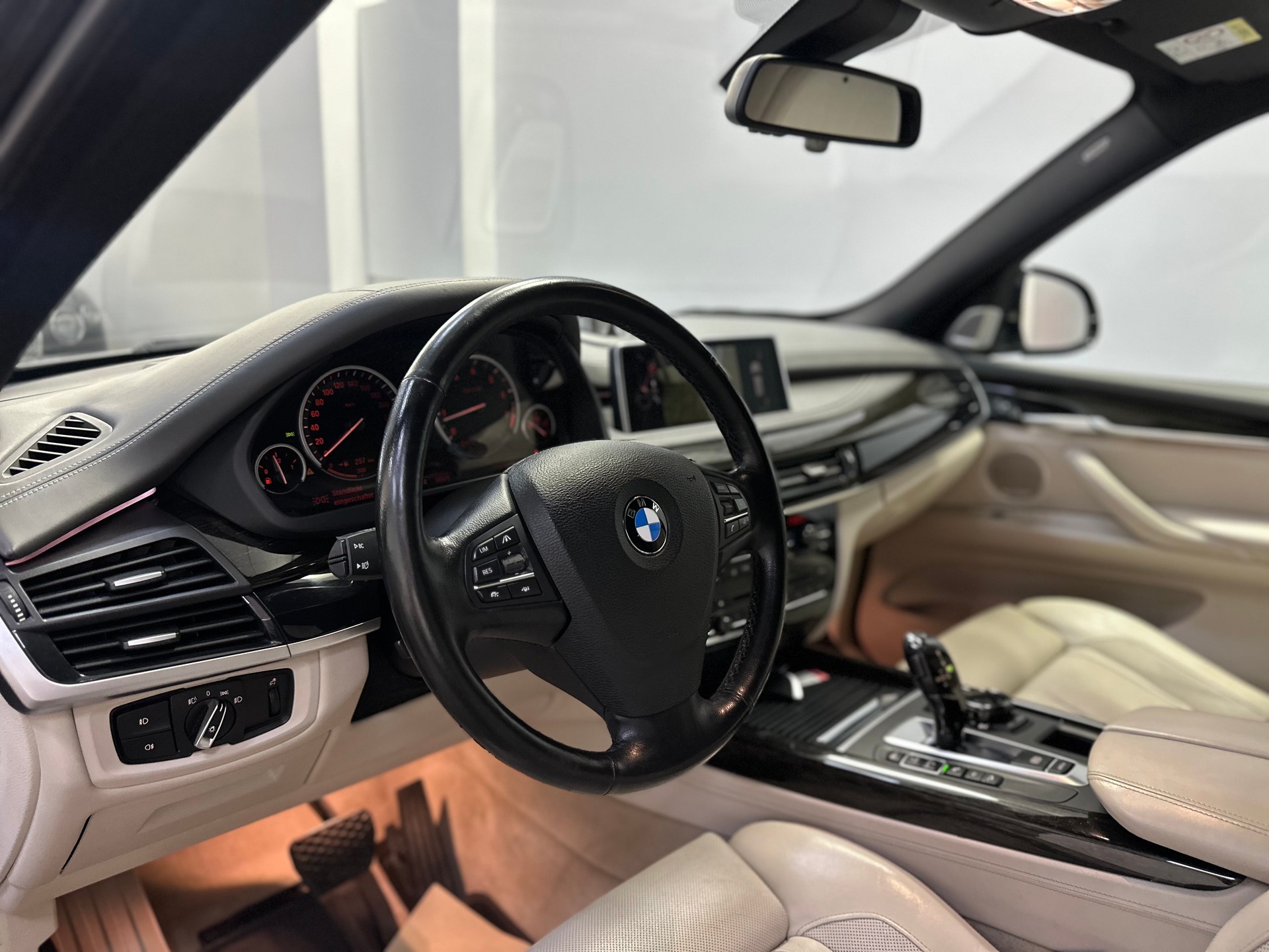 BMW X5 xDrive 50i Steptronic-image-10