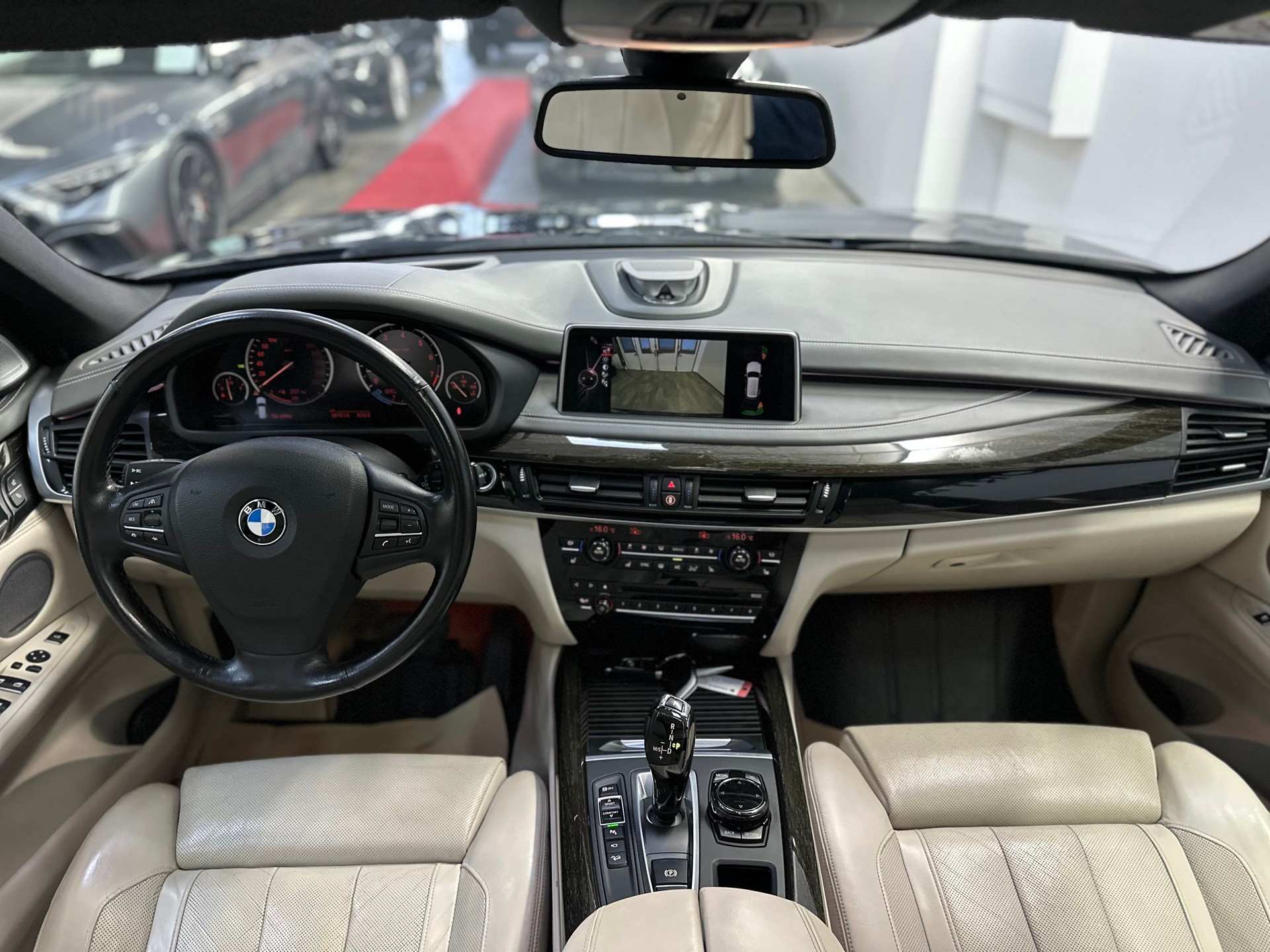BMW X5 xDrive 50i Steptronic-image-11