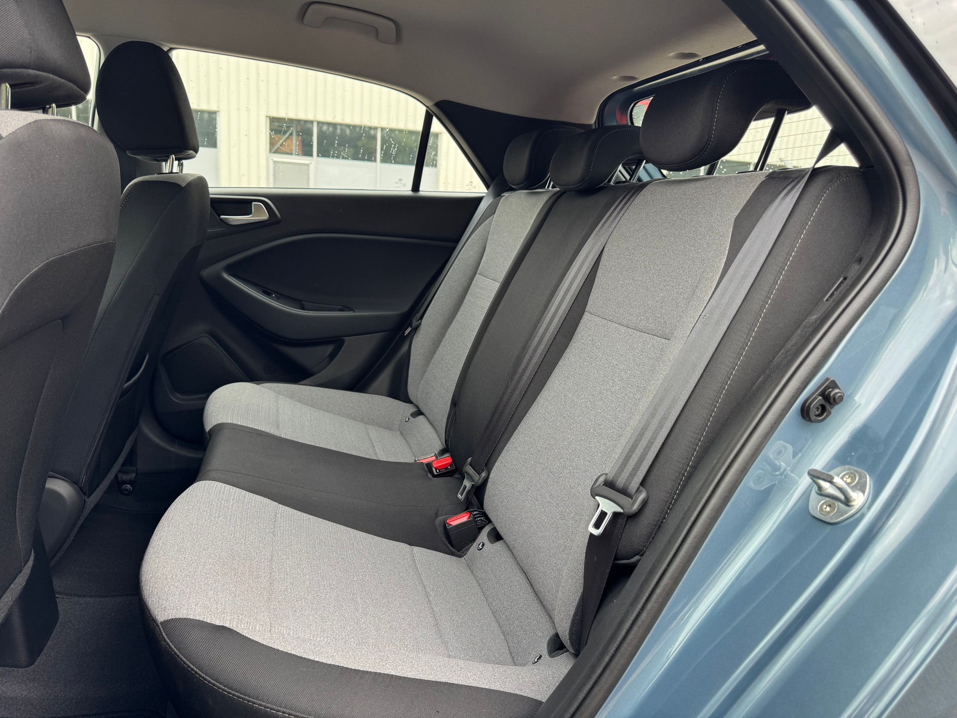 HYUNDAI i20 1.4 Amplia Automatic-image-8
