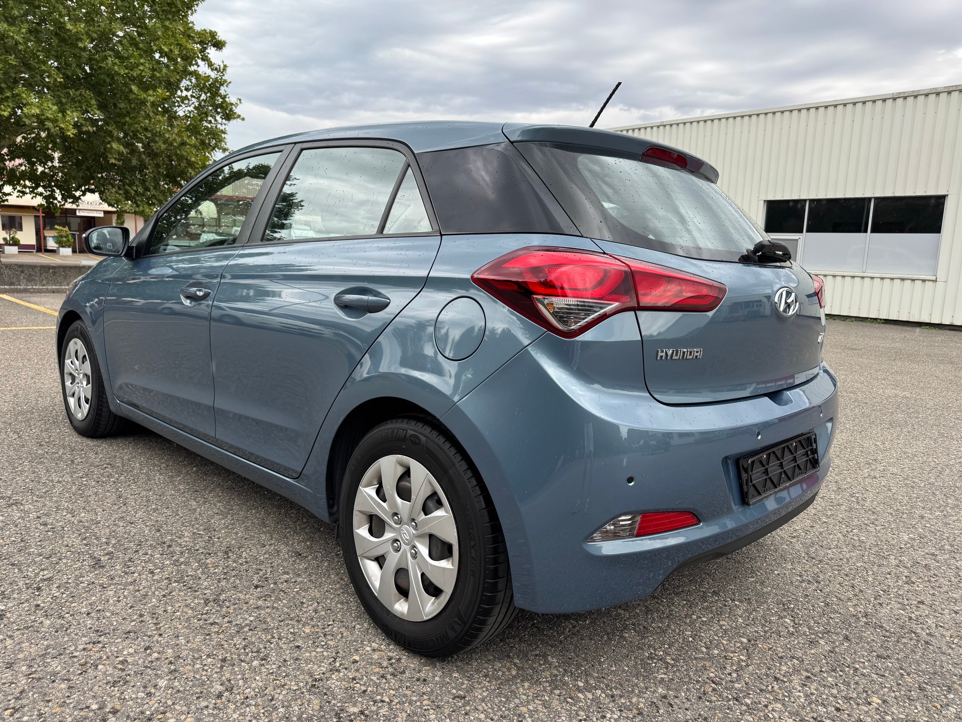 HYUNDAI i20 1.4 Amplia Automatic-image-5