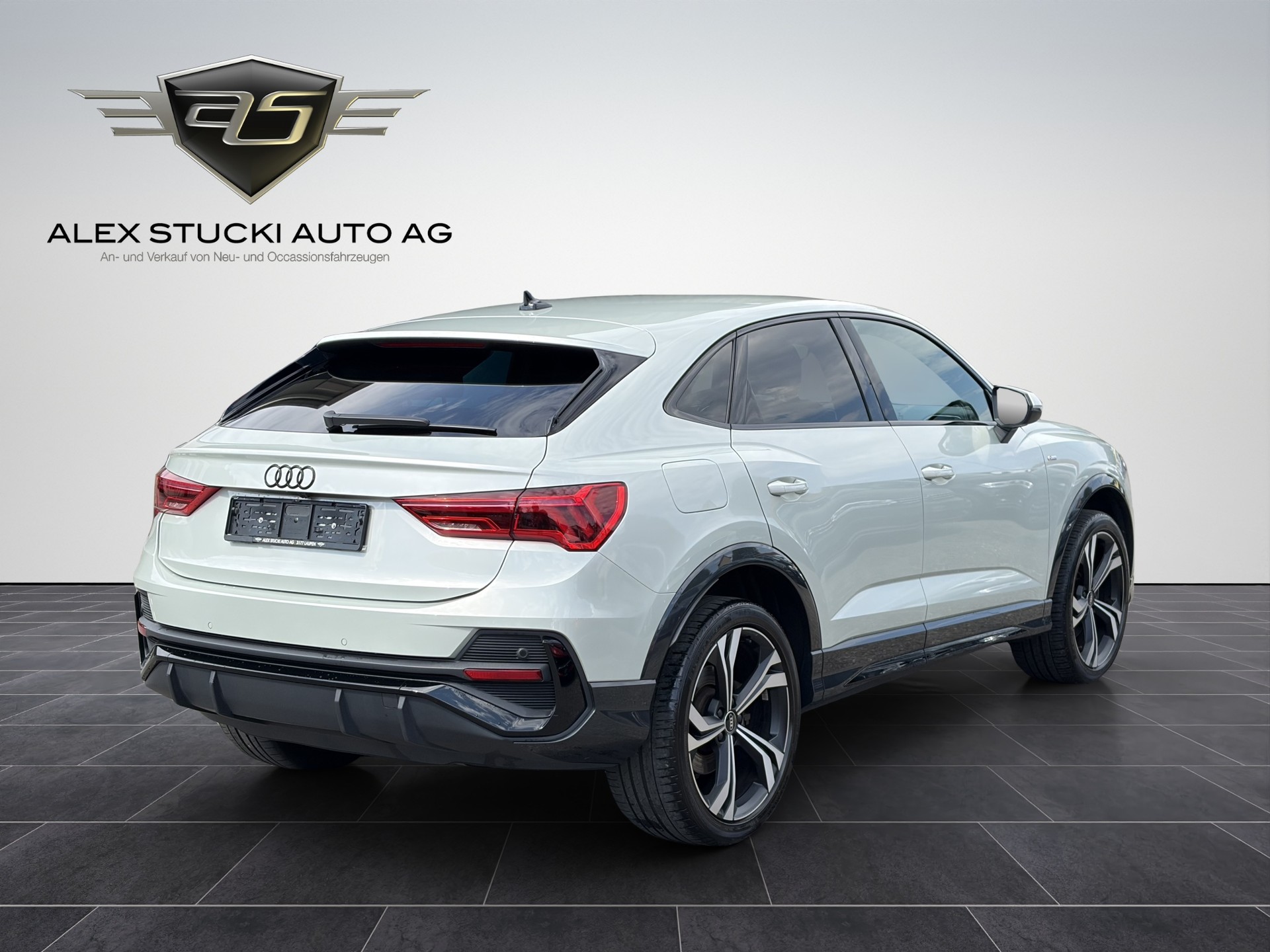 AUDI Q3 Sportback 45 TFSI e S line S-tronic-image-6