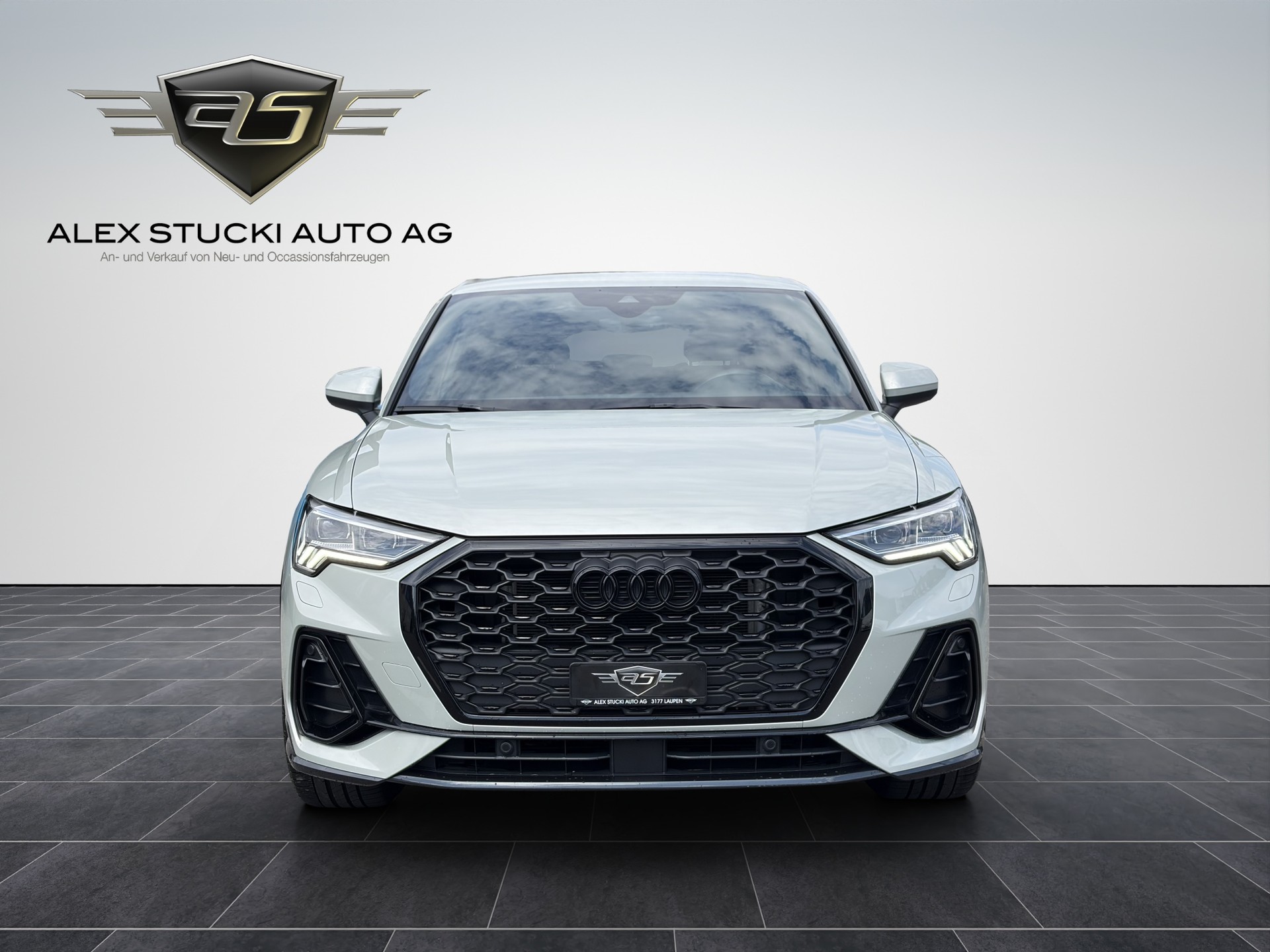 AUDI Q3 Sportback 45 TFSI e S line S-tronic-showroom-element-1