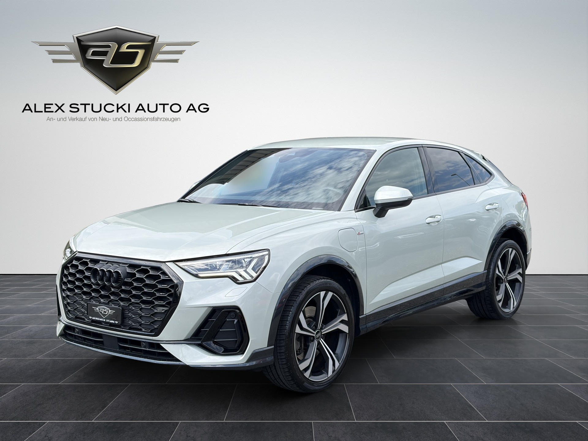 AUDI Q3 Sportback 45 TFSI e S line S-tronic-showroom-element-2