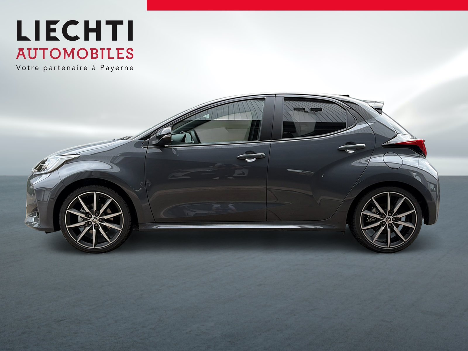 TOYOTA Yaris 1.5 GR Sport e-CVT-showroom-element-1