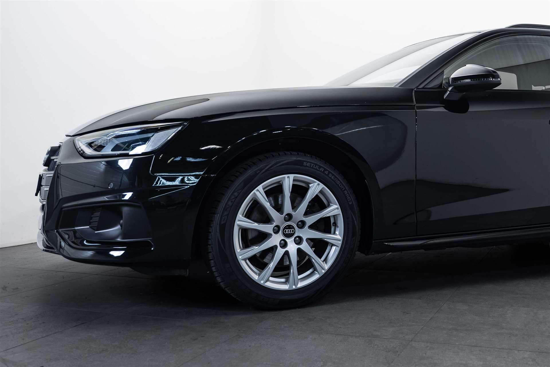 AUDI AUDI A4 Avant 35 TFSI S-tronic Advanced Black-Line-showroom-element-1
