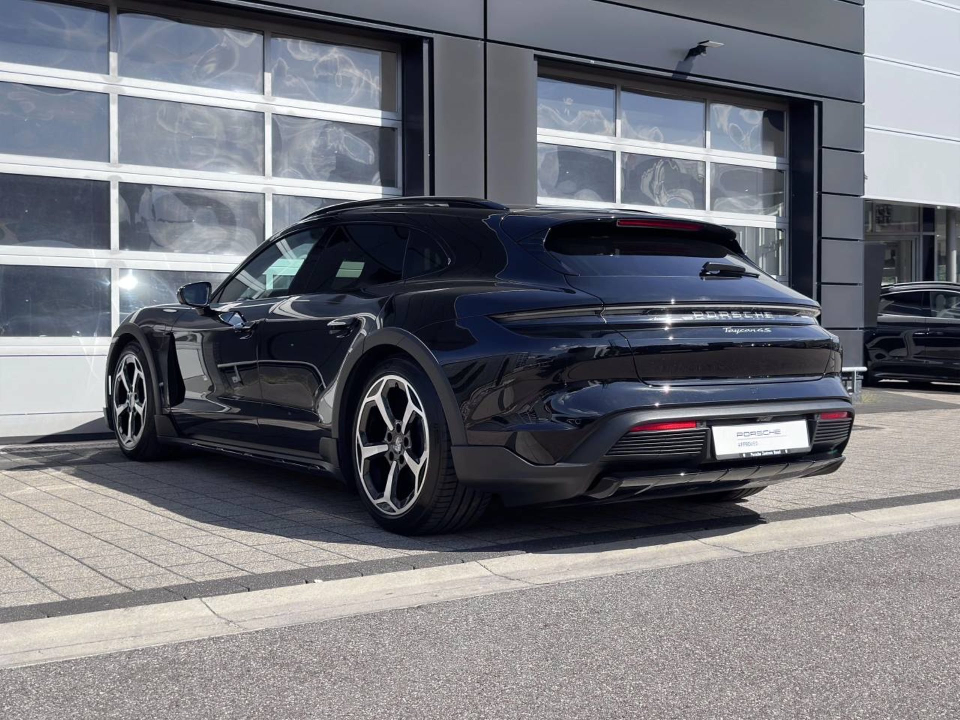 PORSCHE Taycan 4S Cross Turismo-image-11