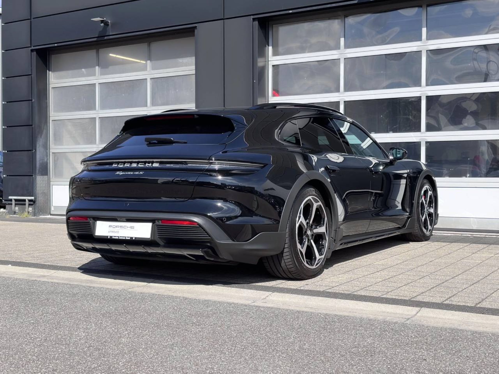 PORSCHE Taycan 4S Cross Turismo-image-10