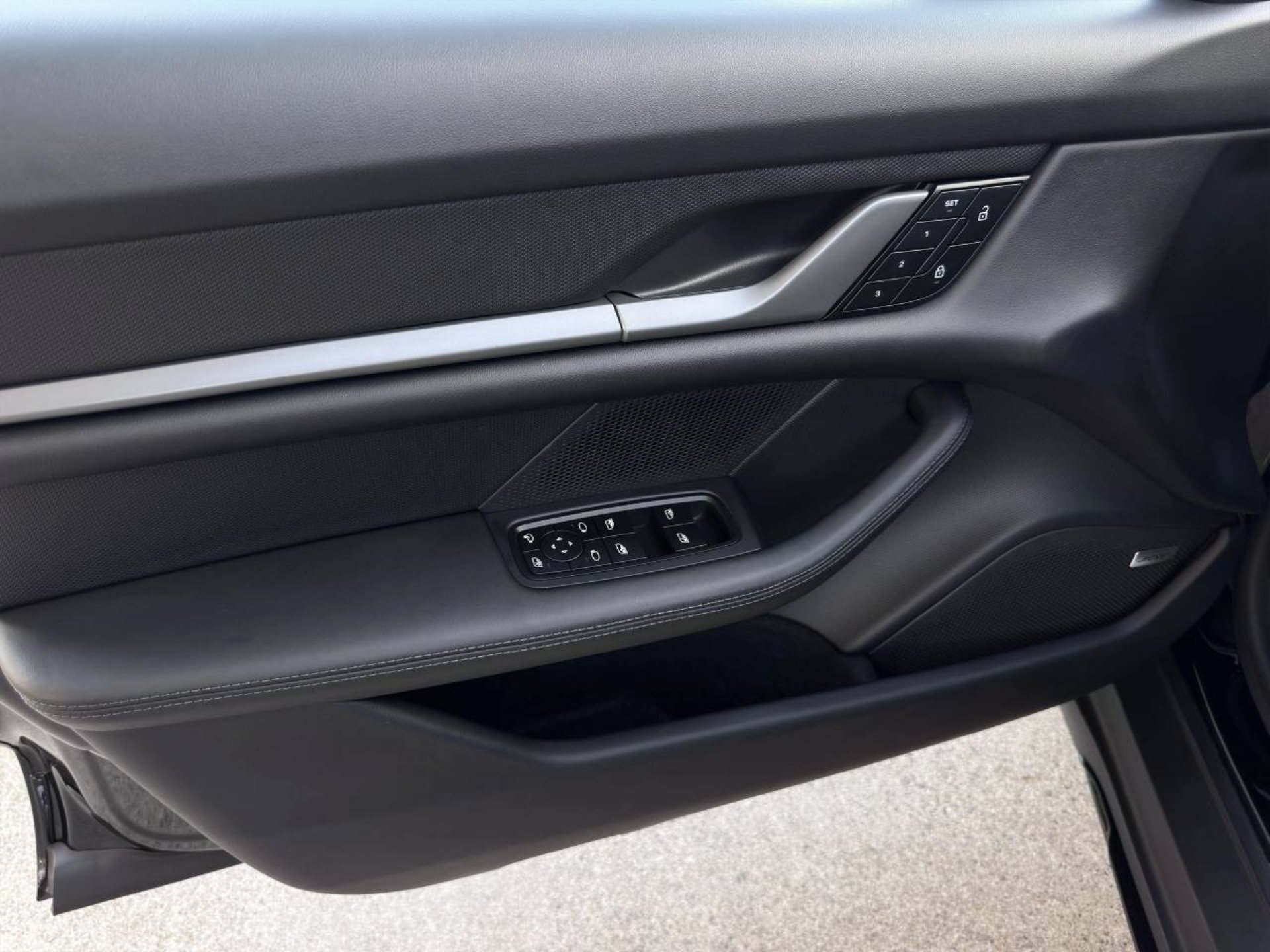 PORSCHE Taycan 4S Cross Turismo-image-21