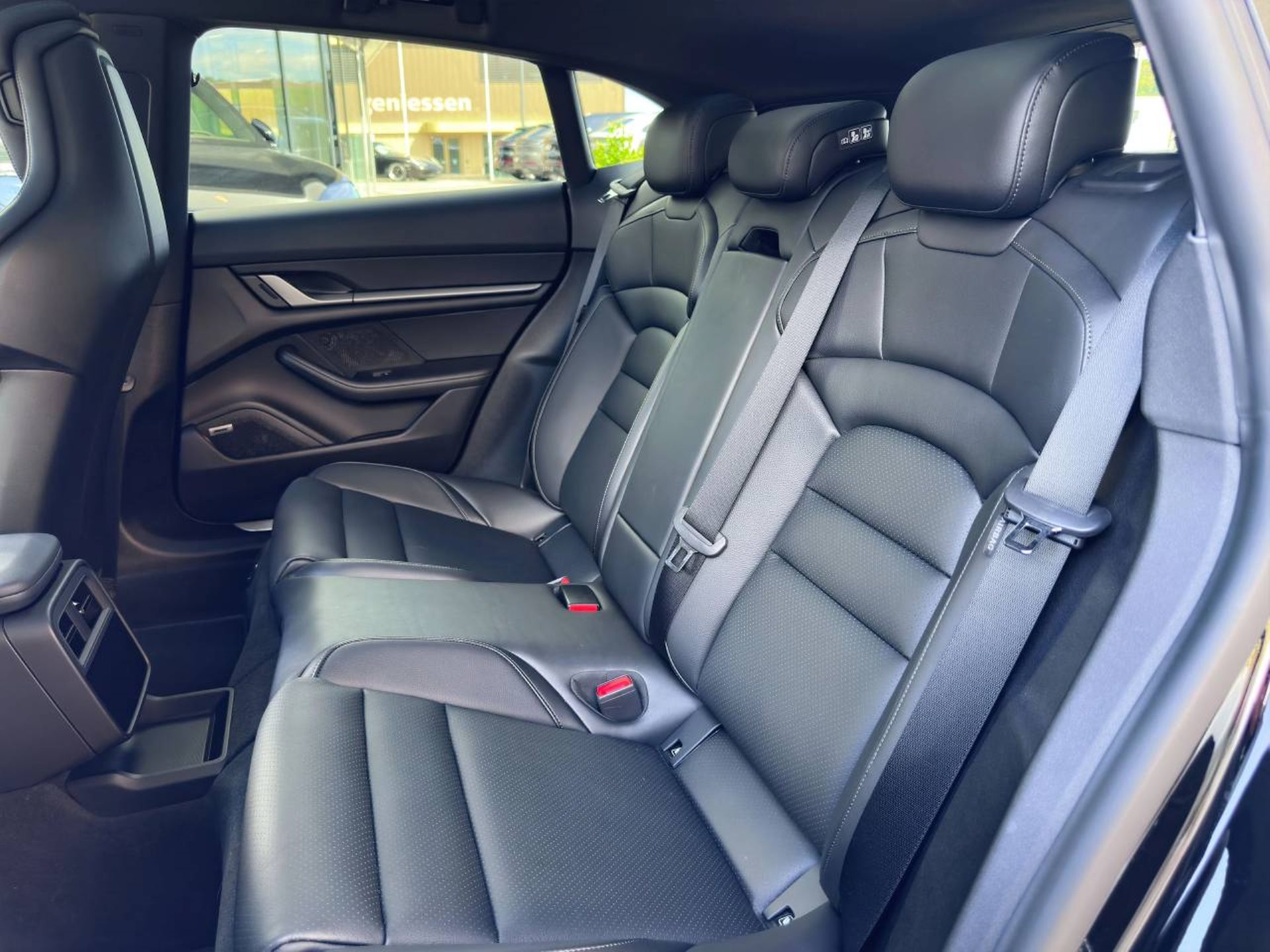 PORSCHE Taycan 4S Cross Turismo-image-23