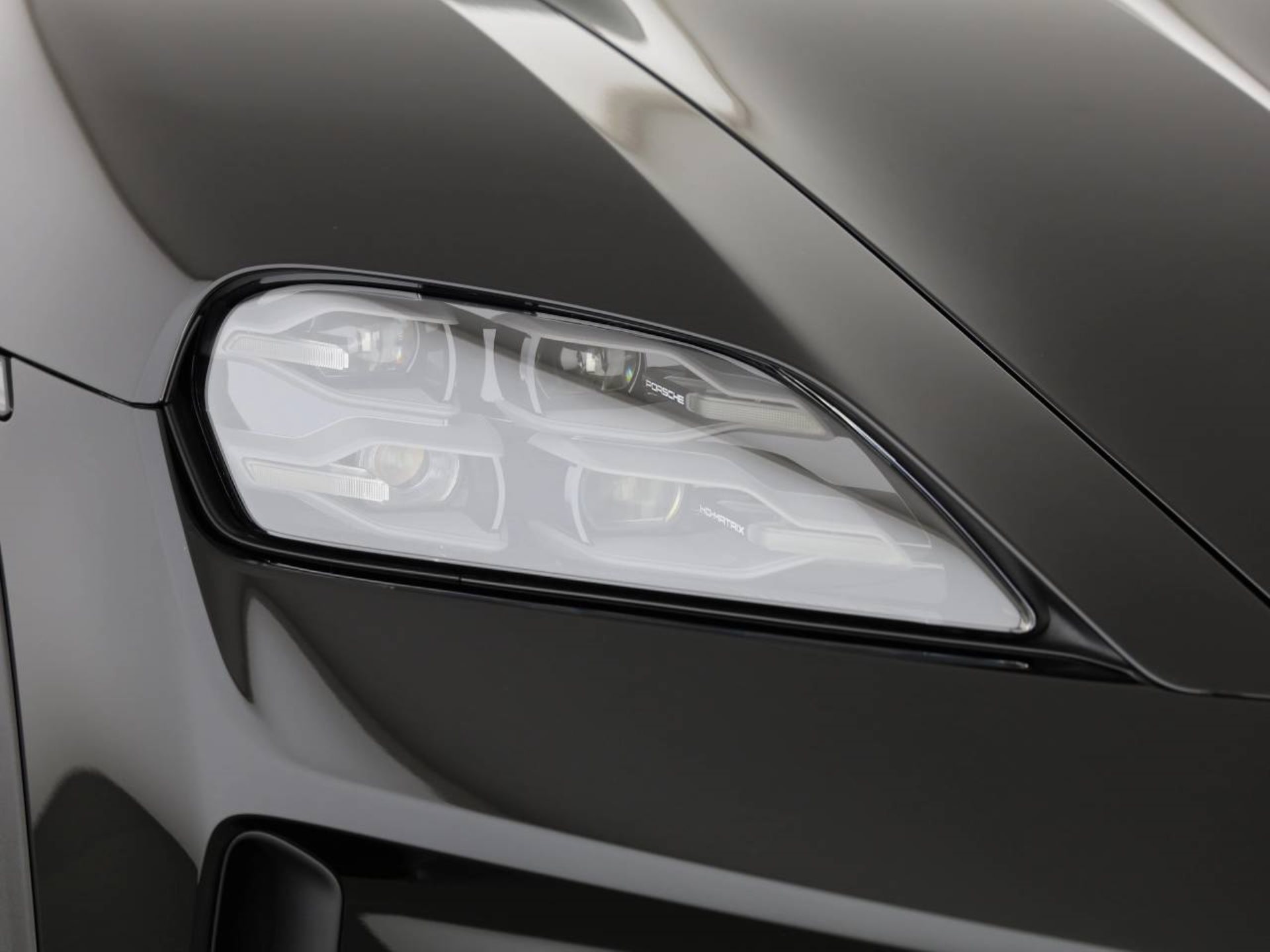PORSCHE Taycan 4S Cross Turismo-image-19